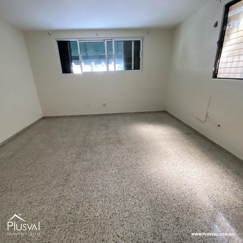 Local Comercial Amplio en Alquiler en Naco con Parqueos y Entrada Independiente 492067