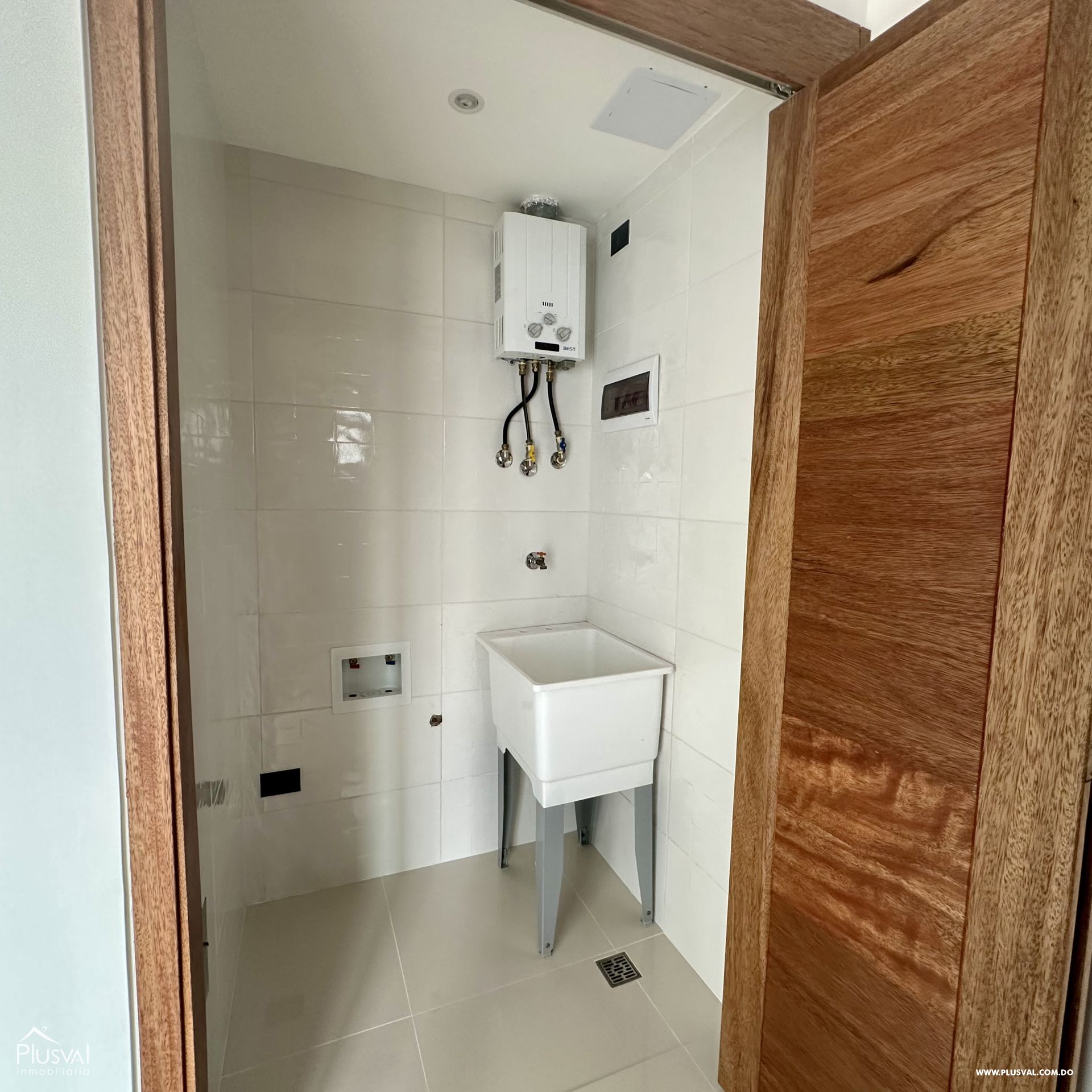 Apartamento en Alquiler a estrenar, incluye linea blanca, en Serralles, DN 427492