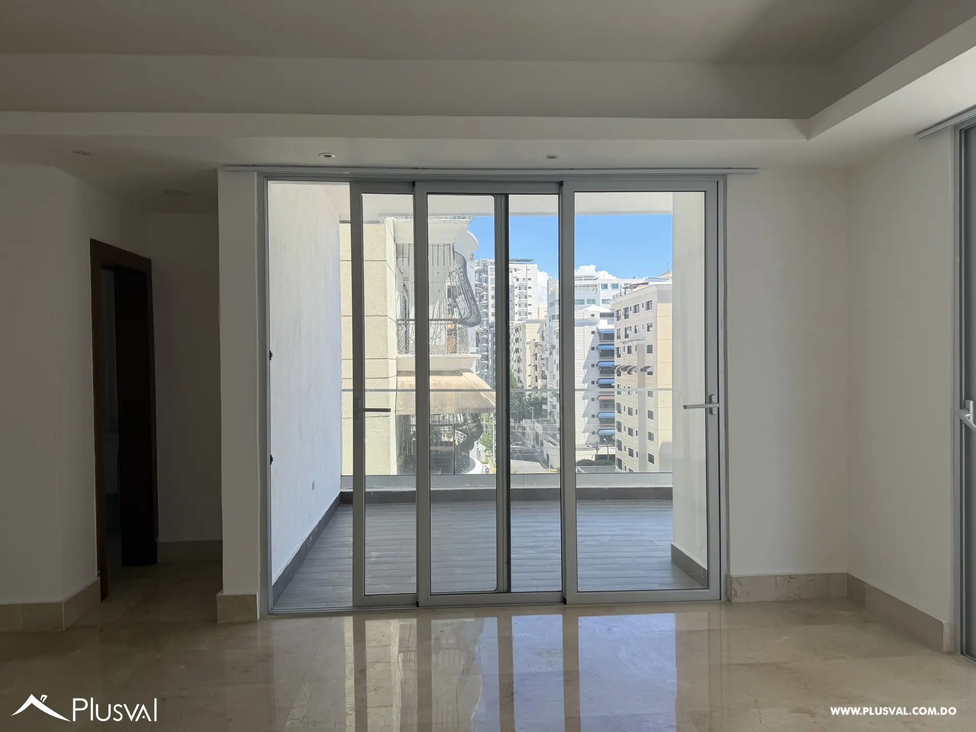 Amplio apartamento en venta de 3 habitaciones. 533463