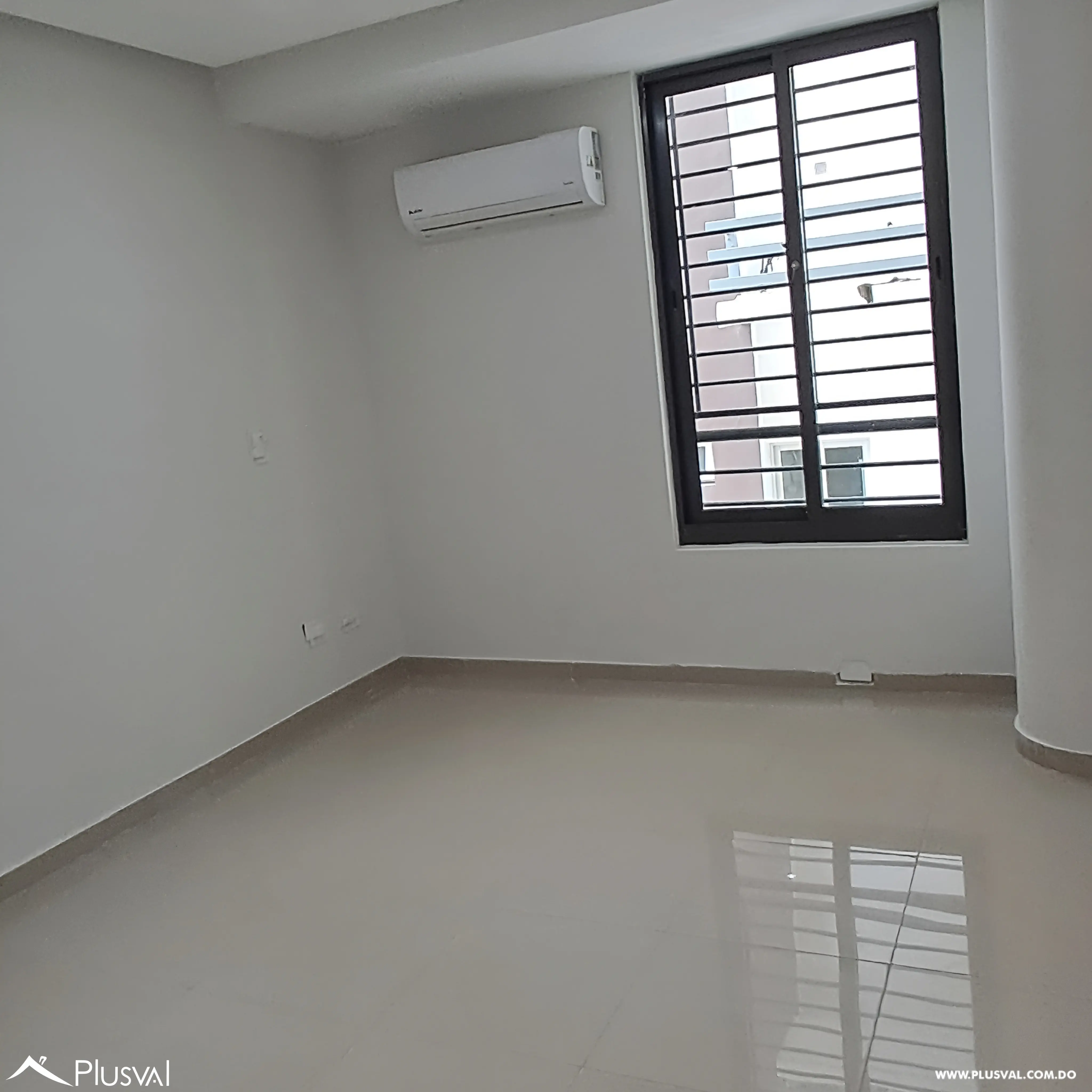 Apartamento en alquiler  con línea blanca en Evaristo Morales. 527015