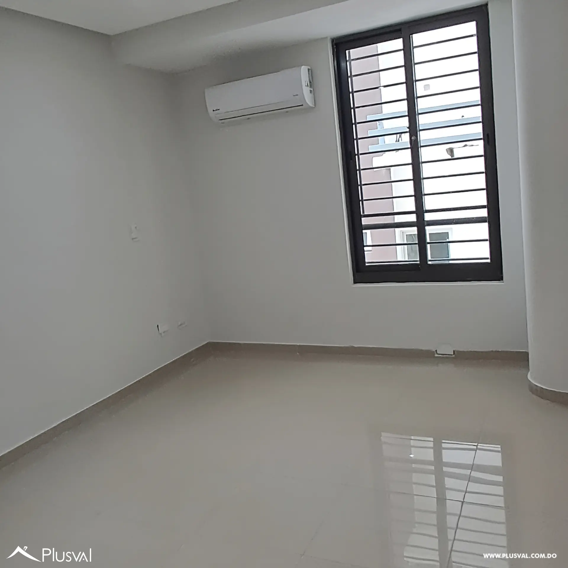 Apartamento en alquiler  con línea blanca en Evaristo Morales. 527015