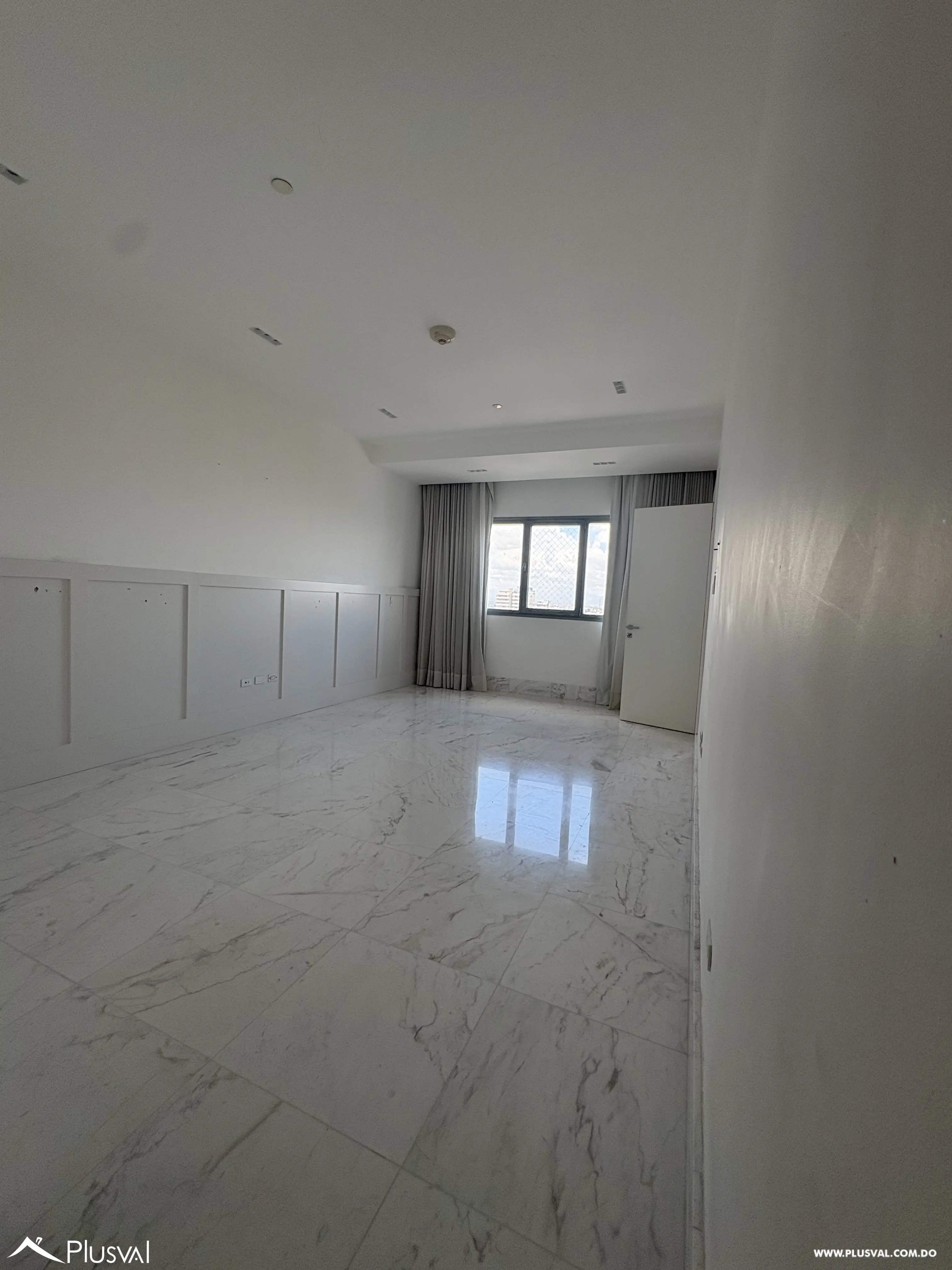 Lujoso apartamento en venta en plena Anacaona en piso alto 482004