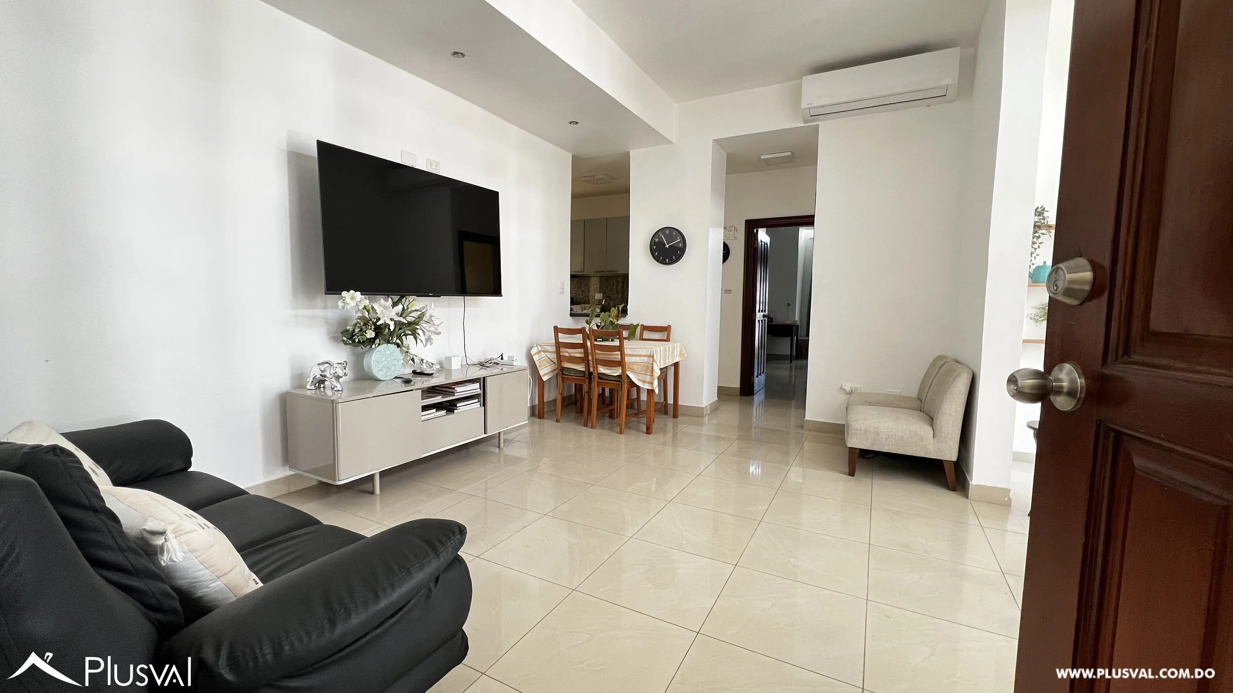 Apartamento estudio amueblado con hermosa vista desde la sala  y la habitación 526288