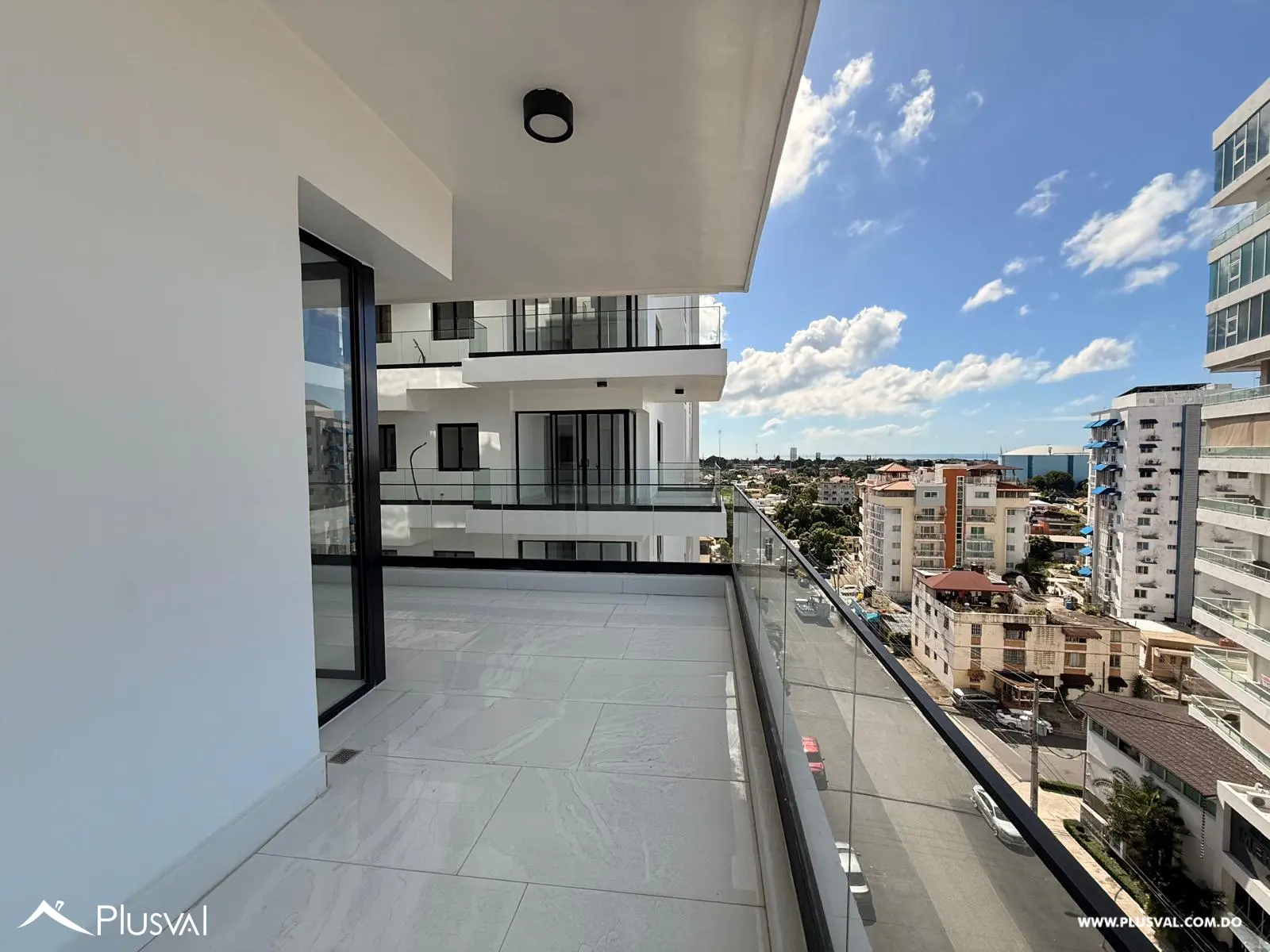 Exclusivo apartamento con balcón tipo terraza en alquiler en Alma Rosa I 478749