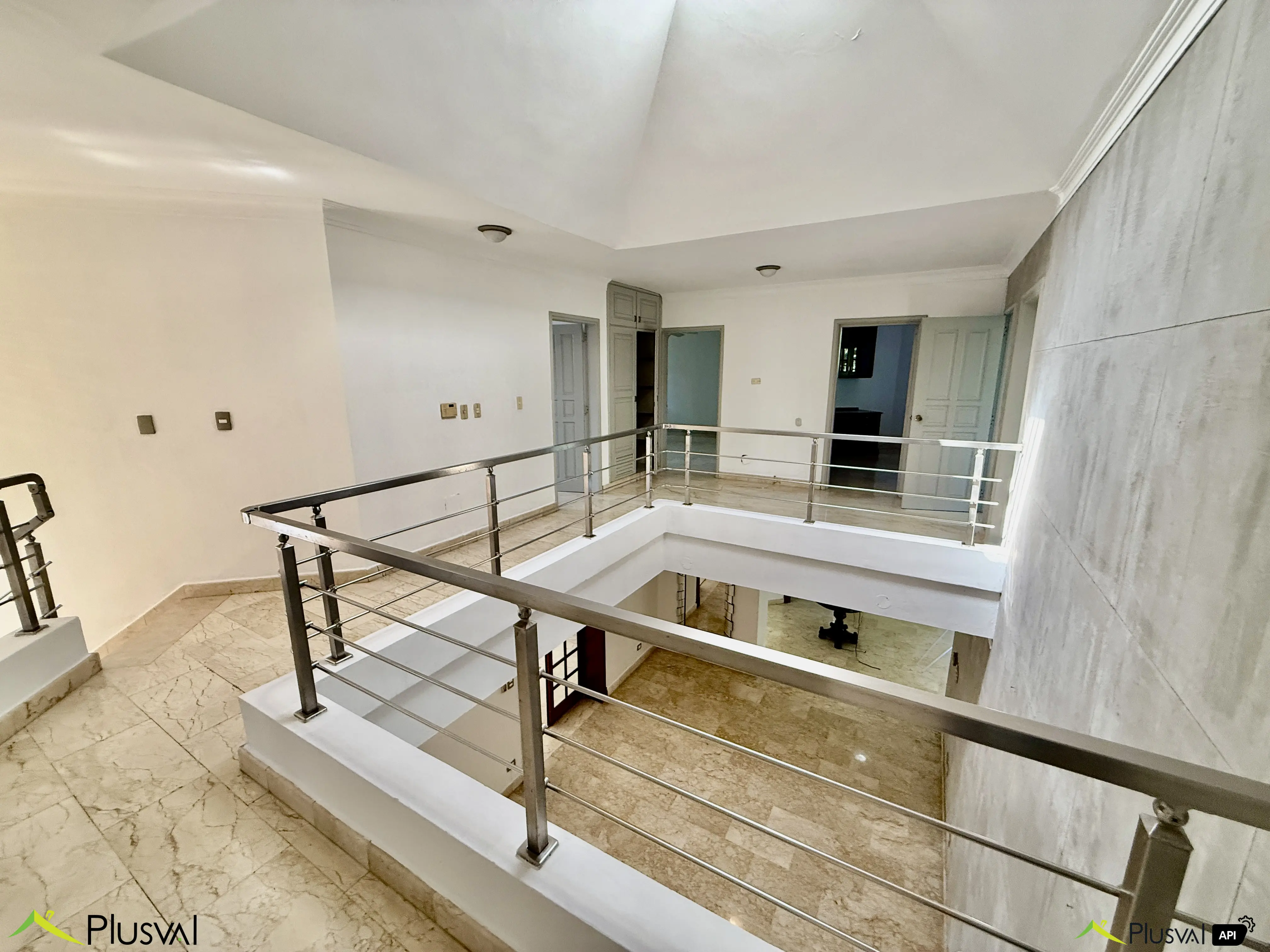 Casa Moderna en Alquiler en Bella Vista – 650 m² de Construcción y 1,475 m² de Solar 450159
