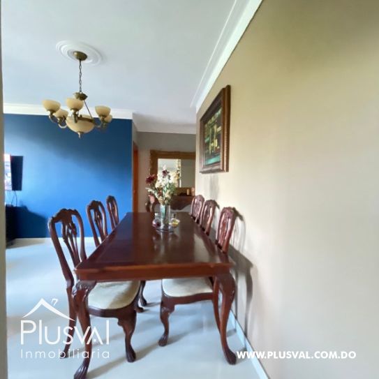 Amplio apartamento en venta, en zona tranquila de Santiago. 287010