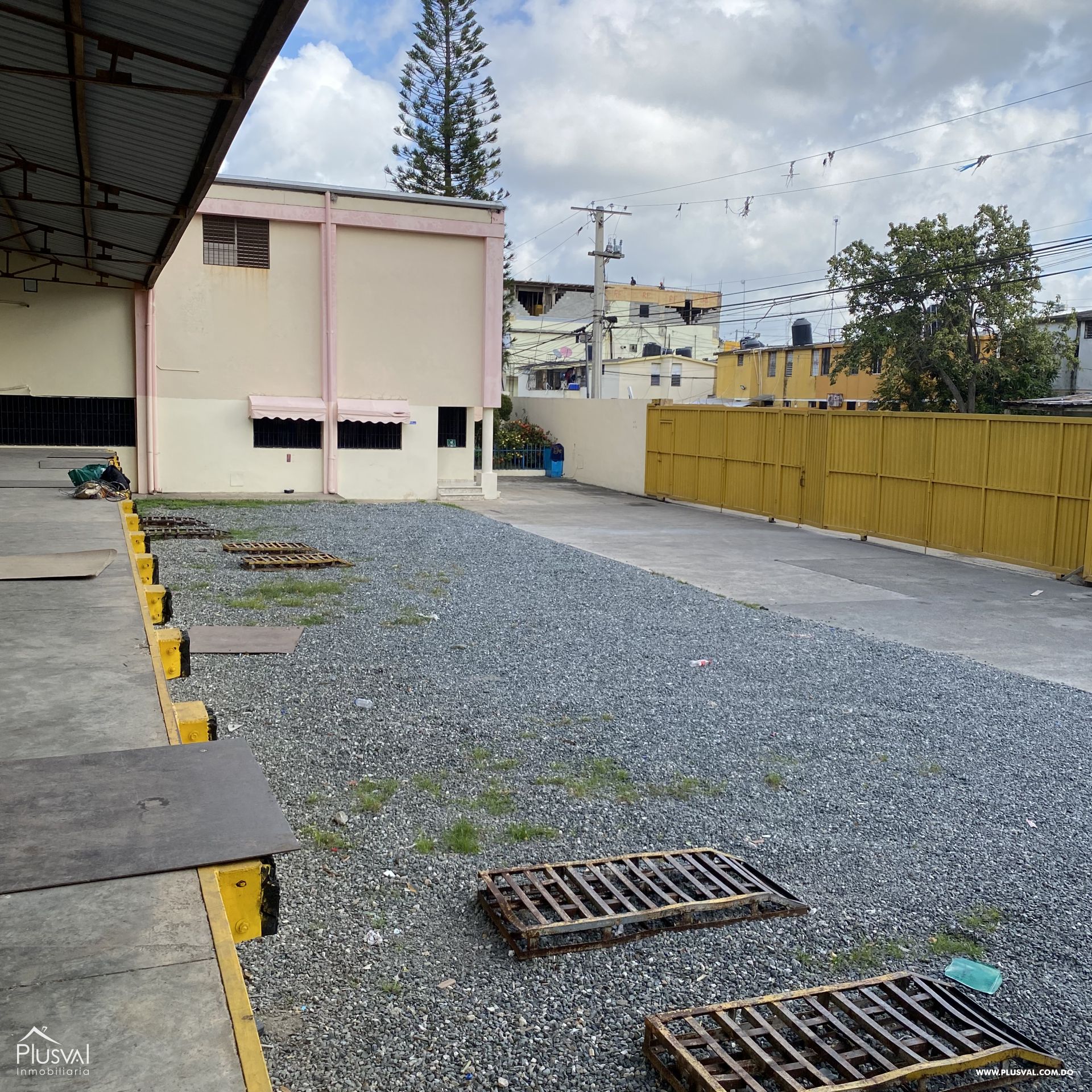Alquilo Naves Industriales en Hainamosa 335260