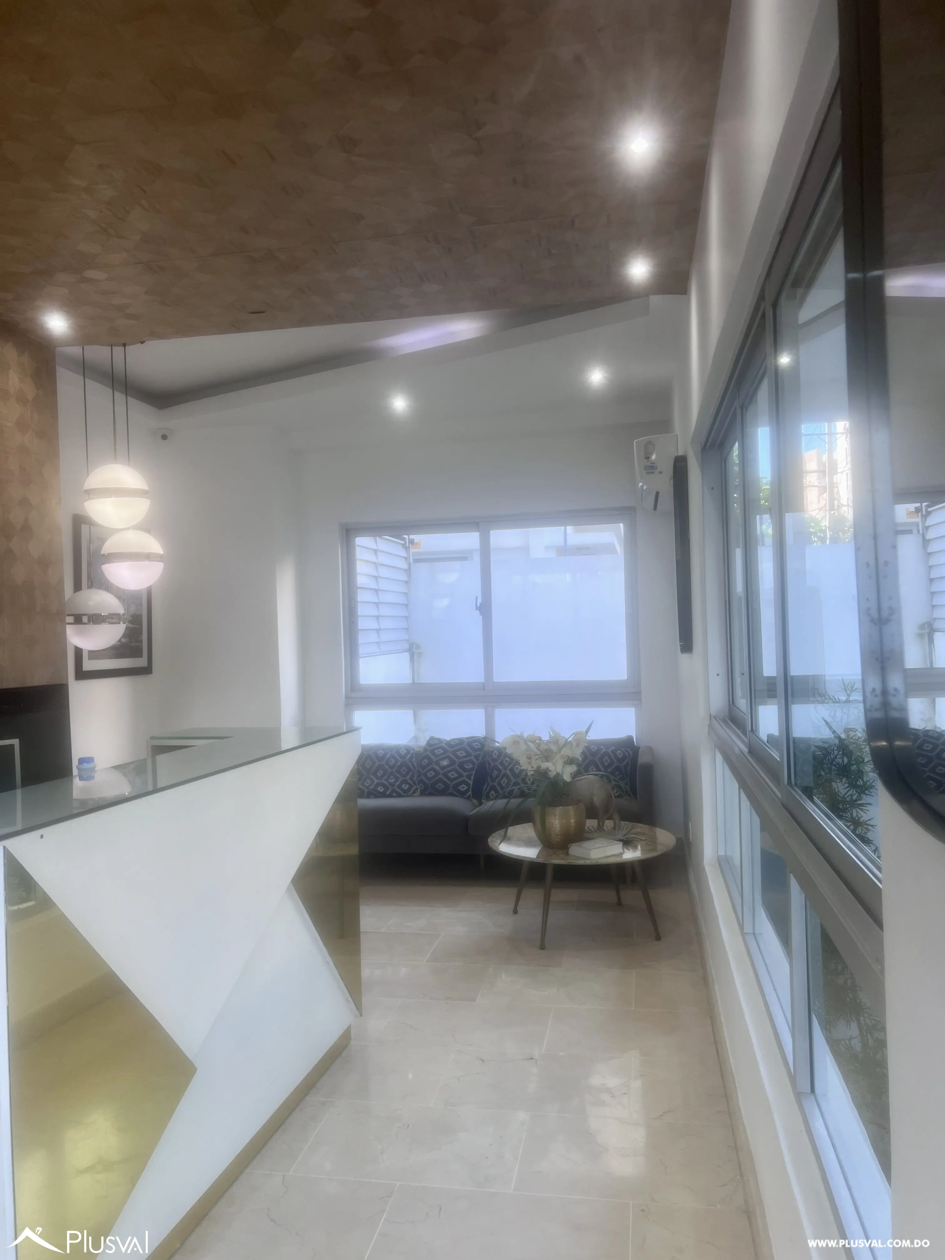 Alquiler con línea blanca incluida en Gazcue. 471303