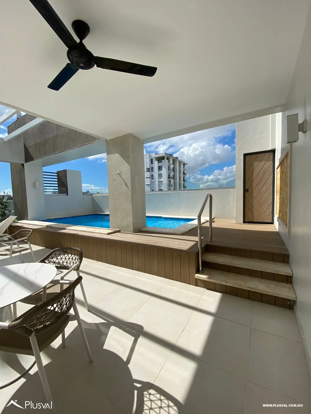 Amplio apartamento para alquiler en Evaristo Morales. 472747