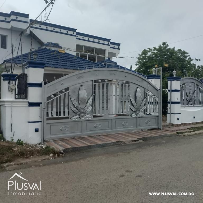 Amplia casa de dos niveles en venta en excelente zona 301983