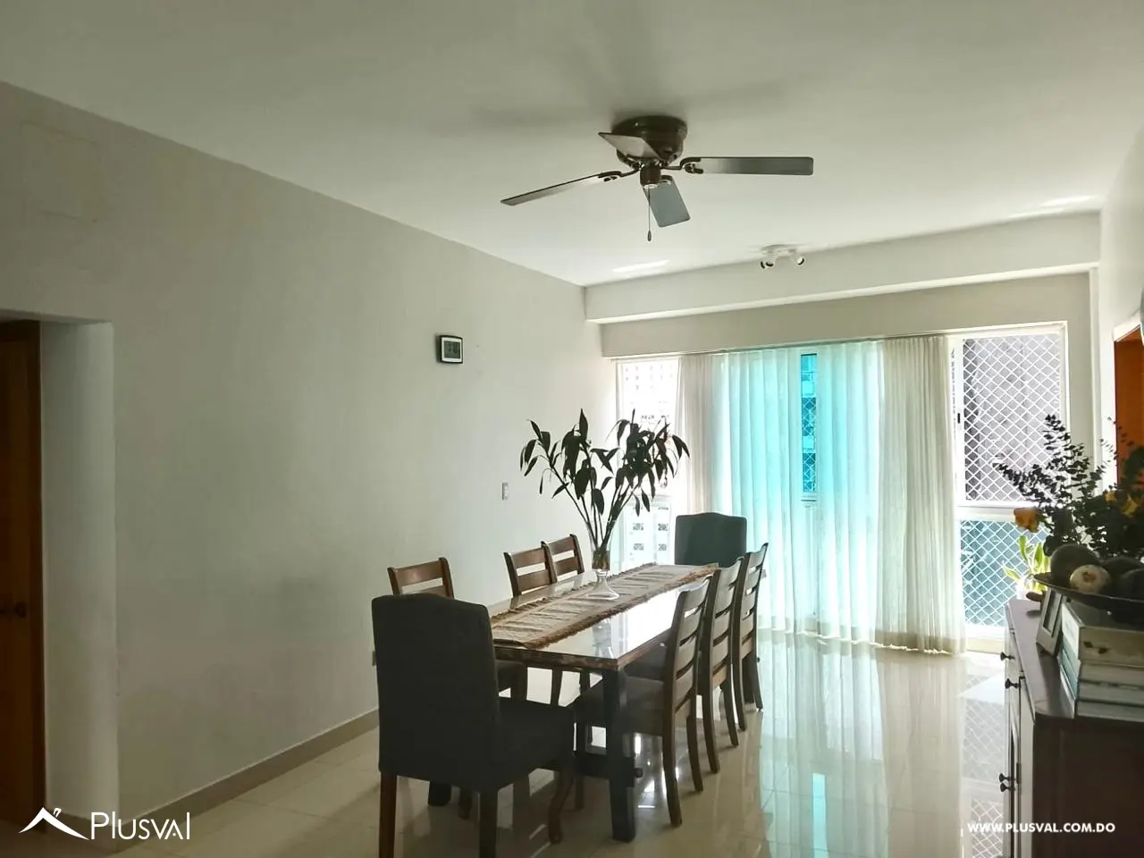 Amplio apartamento en venta de 3 Habitaciones, piso alto en Bella Vista. 526958