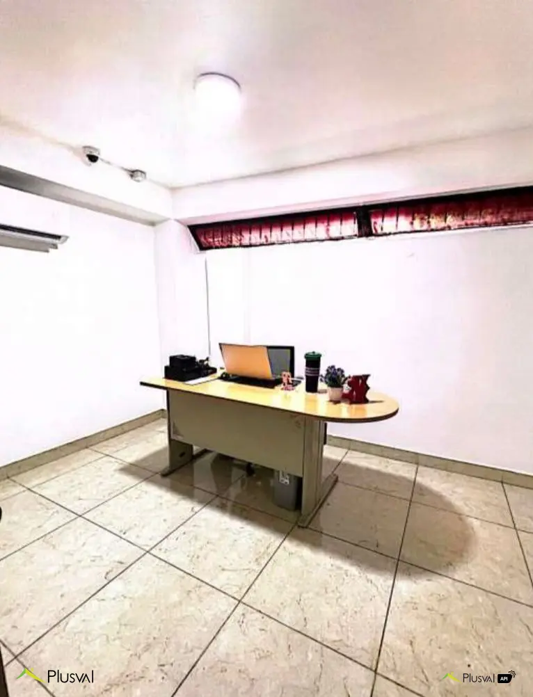 Local Comercial de Dos Niveles en Venta Ubicación Premium en Avenida Principal 445776