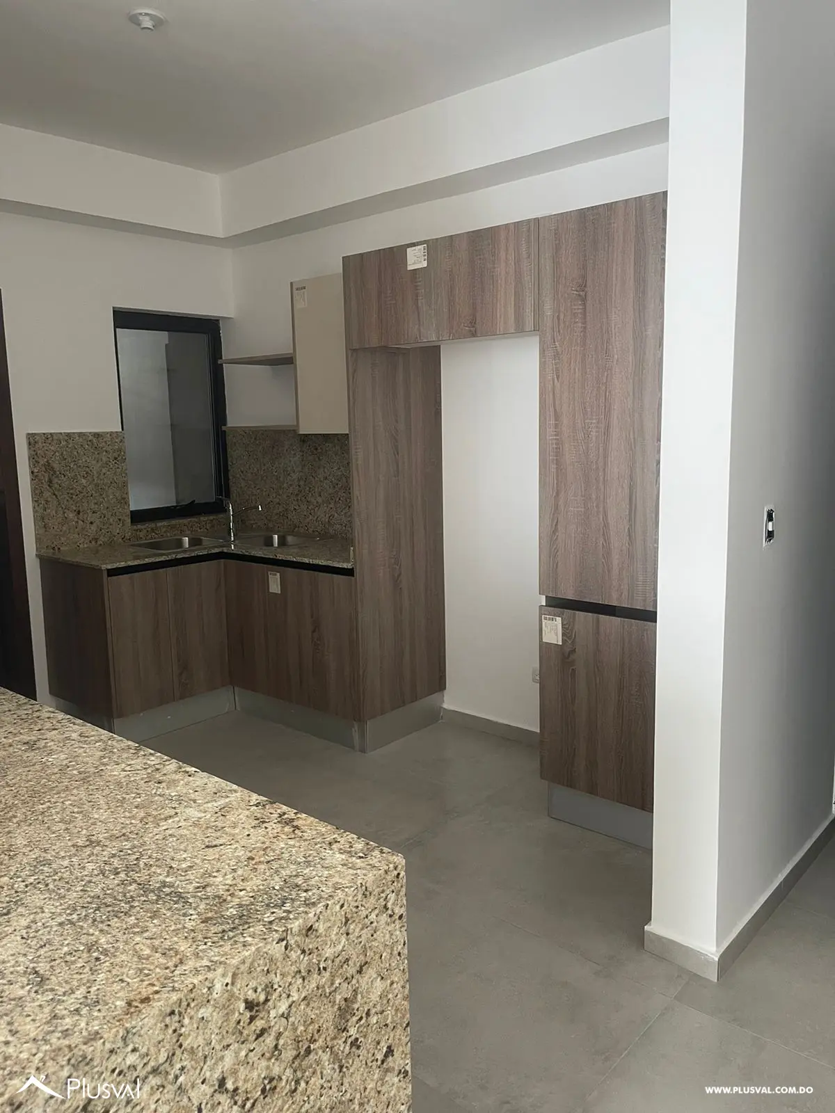 ¡Vive en las alturas! Elegante apartamento en 9no piso con ubicación privilegiada 465136