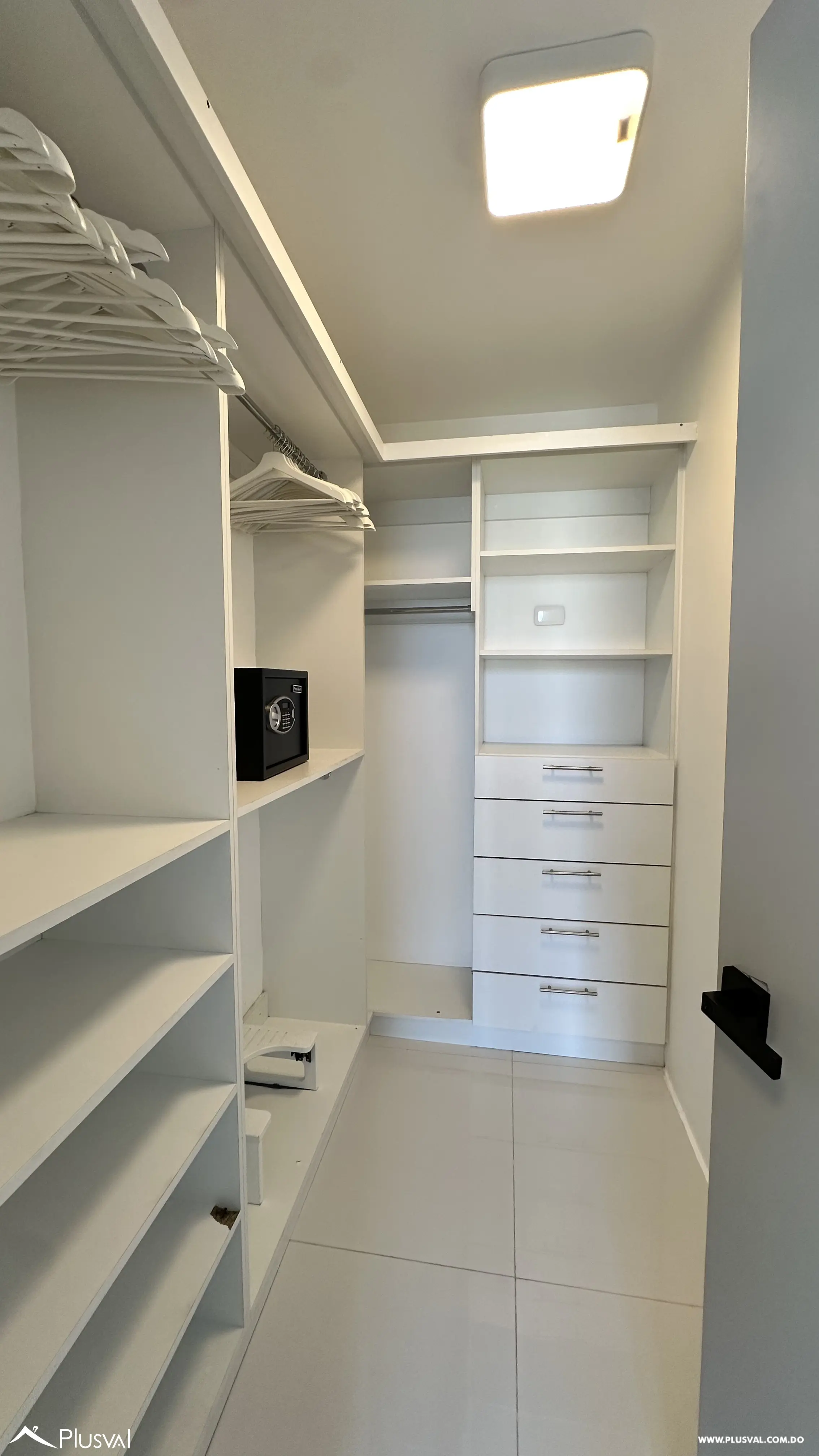 Apartamento en Renta Amueblado de 2 Habitaciones en Paraíso, Santo Domingo | Torre con Piscina, Gym y 2 Parqueos 513975