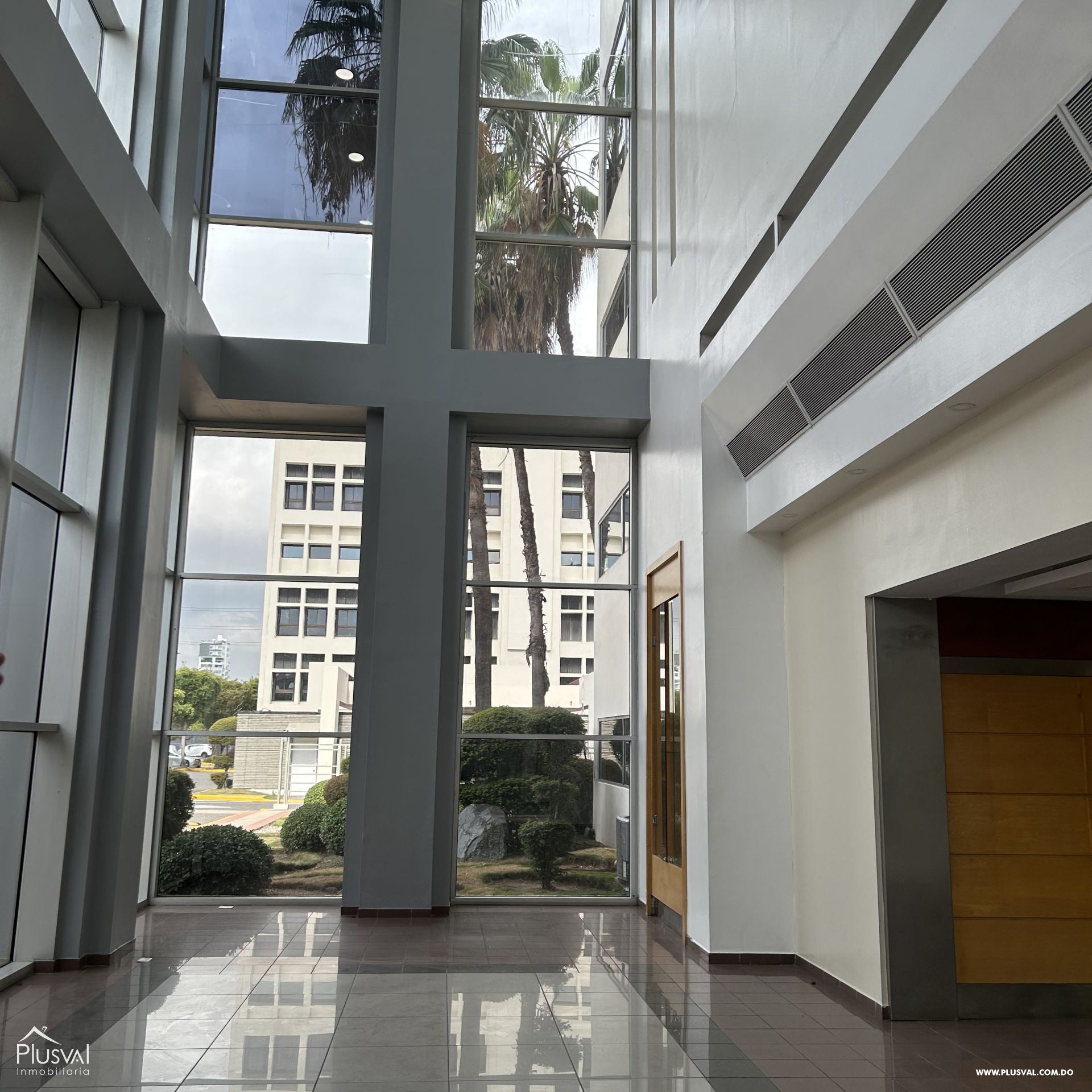 Alquiler de local comercial en Edificio Corporativo de Naco 411431