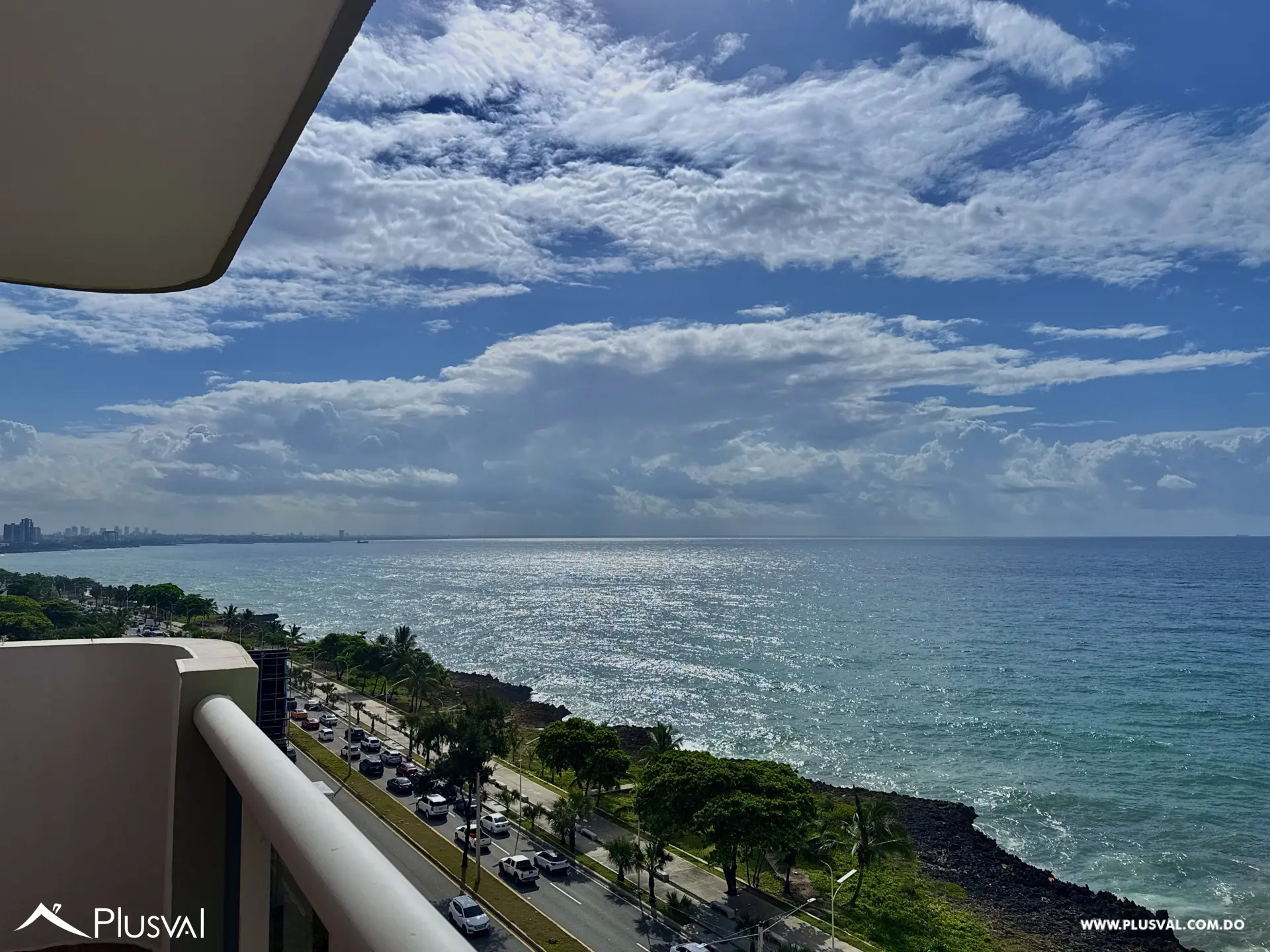Apartamento amueblado piso 10 con espectacular vista al mar, jacuzzi privado, 4 balcones en Malecón Santo Domingo 506600