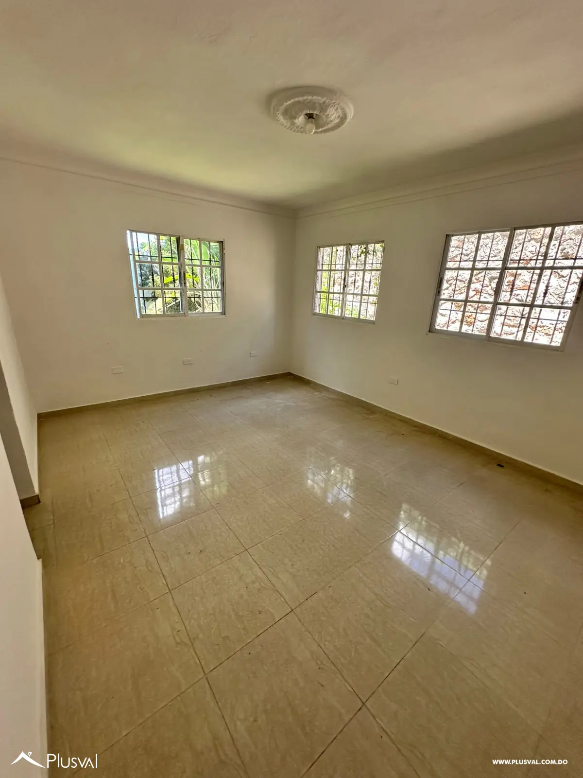 San Isidro - Casa de 1 nivel con amplio patio y área verde 530210