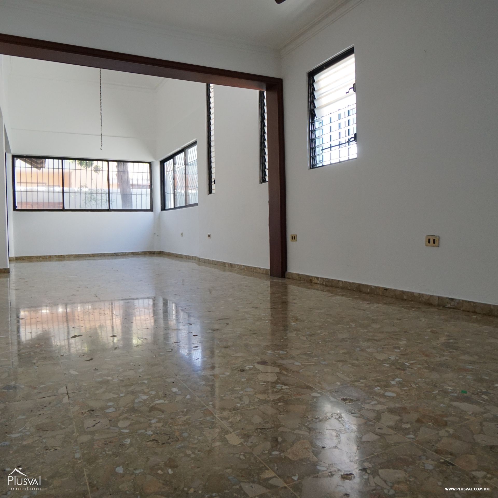 Amplia casa en VENTA en Cuesta Brava. 383595