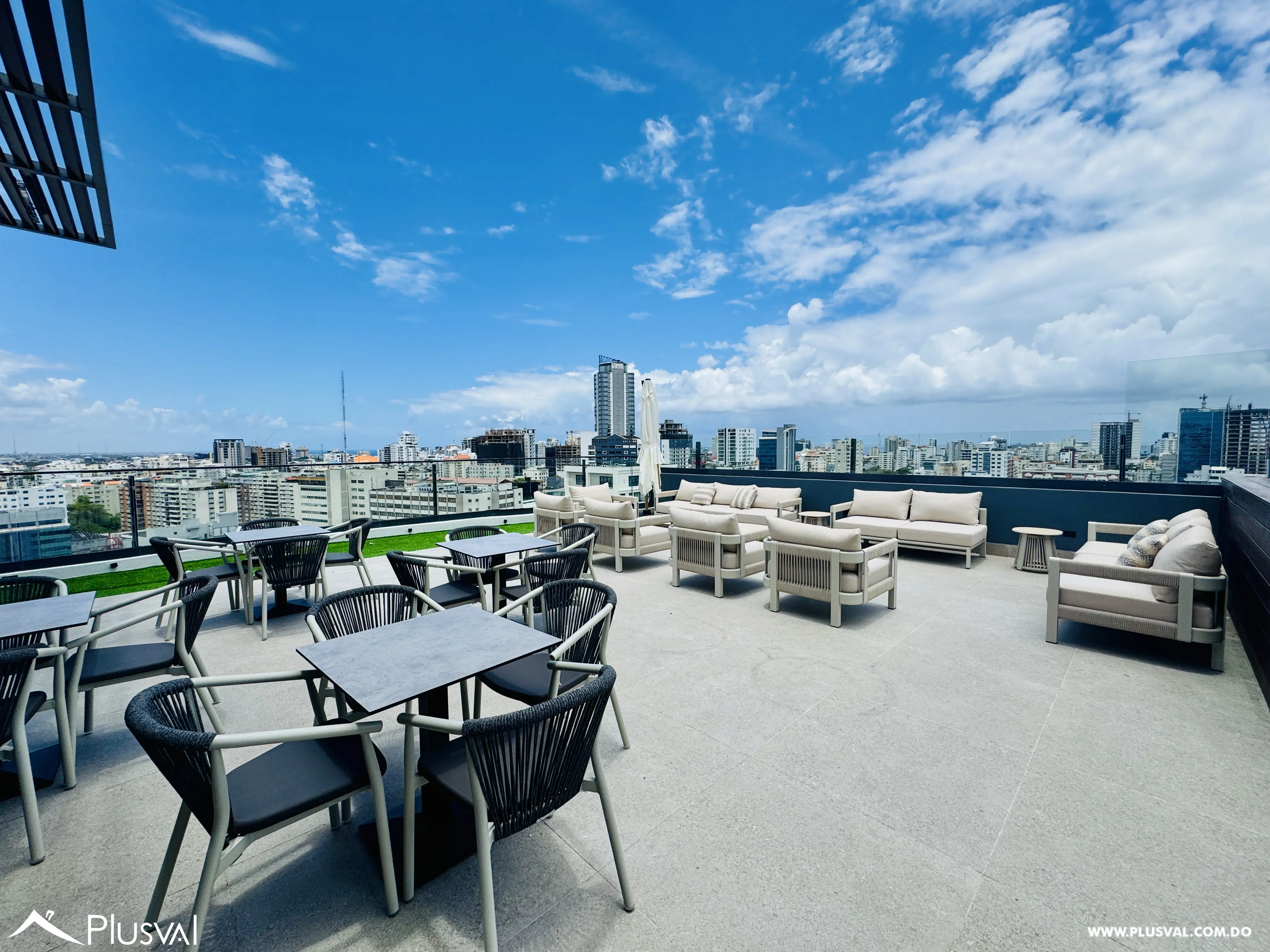 Apartamento de alquiler en exclusivo sector de Naco con vista despejada. 505200