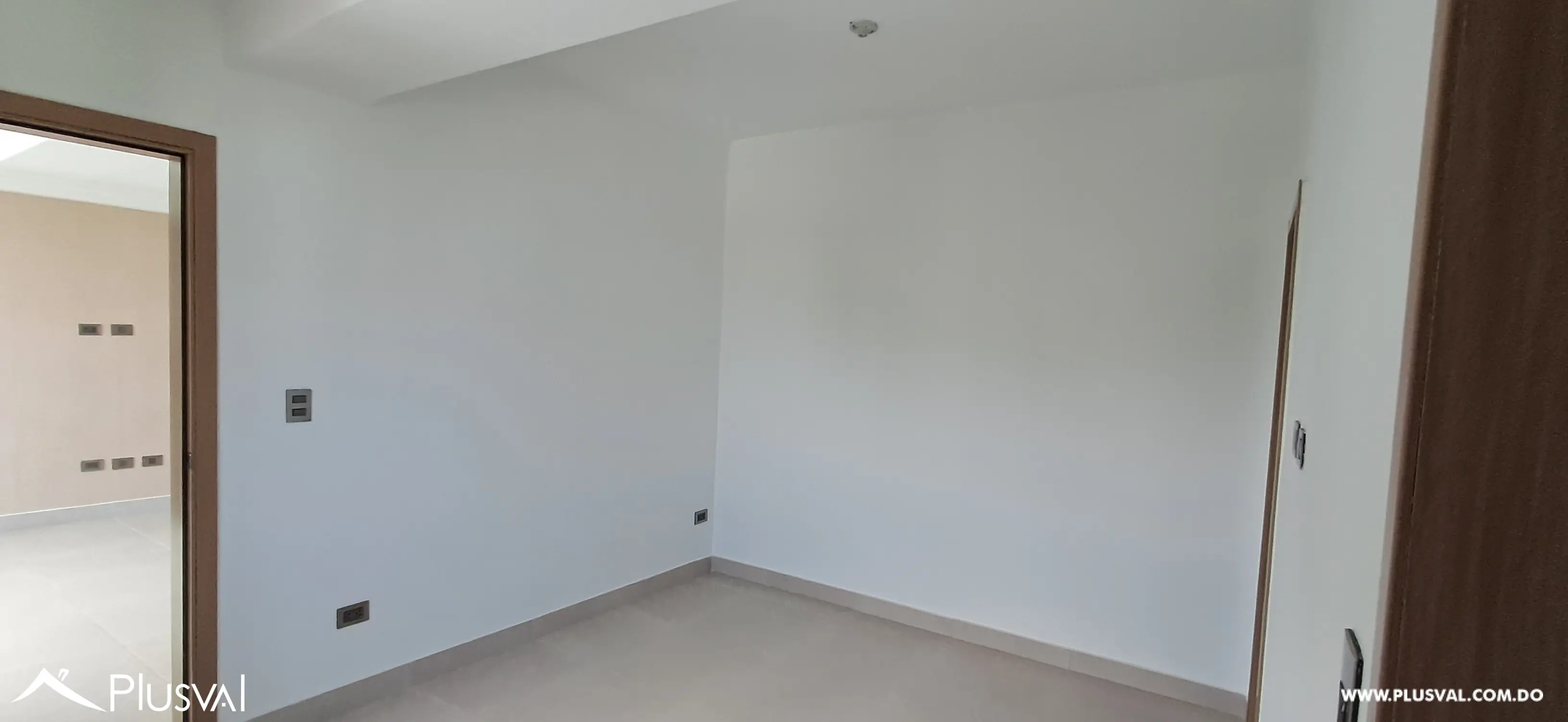 Apartamento en venta con vista despejada en Evaristo Morales 502948