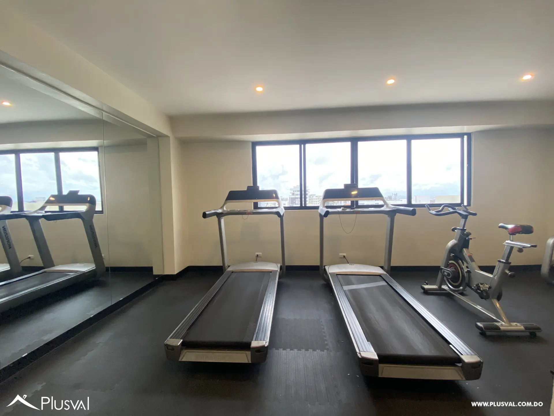 Excelente y Cómodo Apartamento en renta, en Evaristo Morales 516464