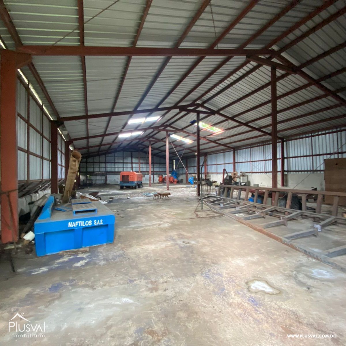 Finca con nave industrial en venta, en  San Cristóbal. 213535