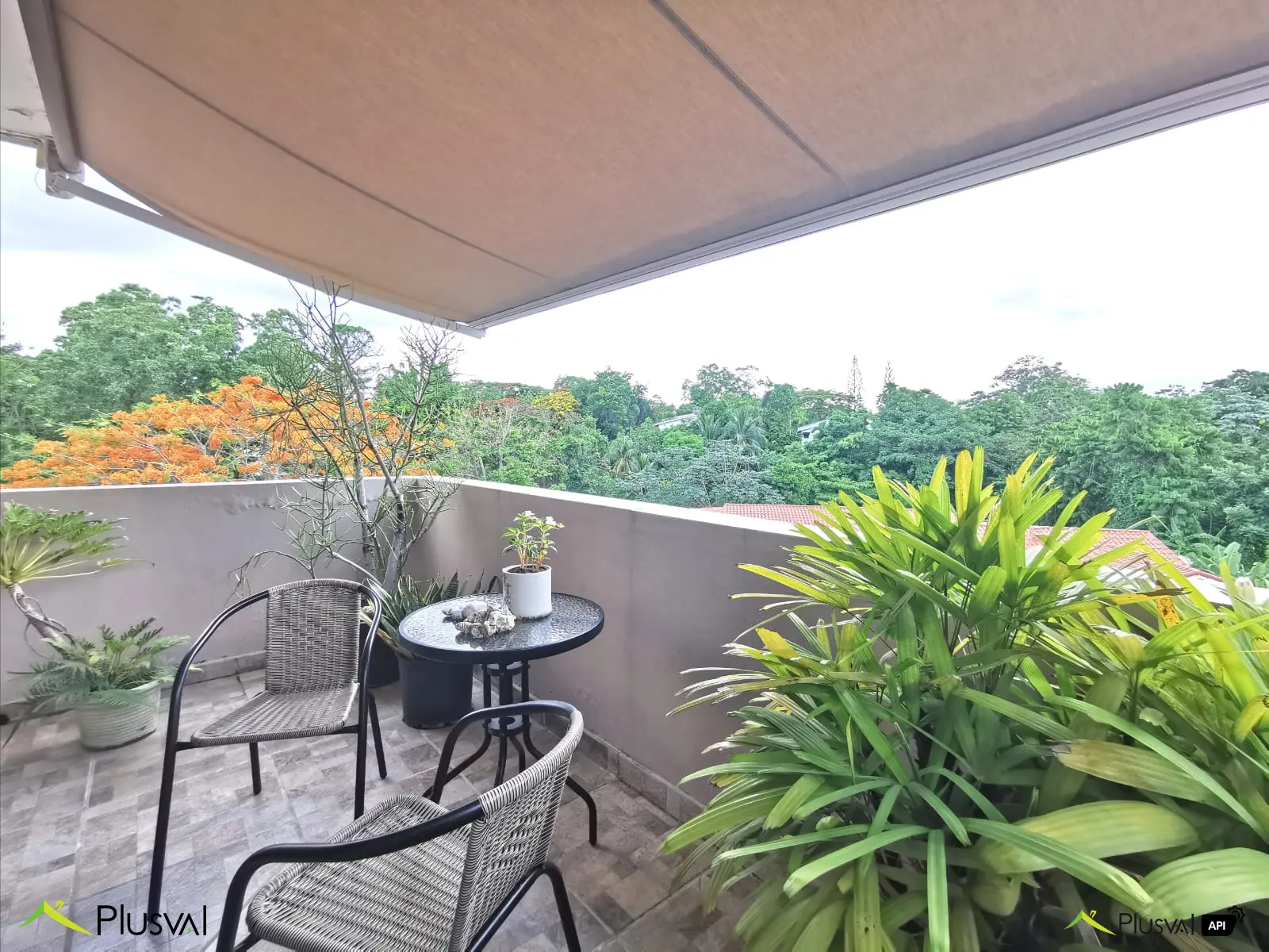 Se vende amplia casa en Altos de Arroyo Hondo II con patio 450335