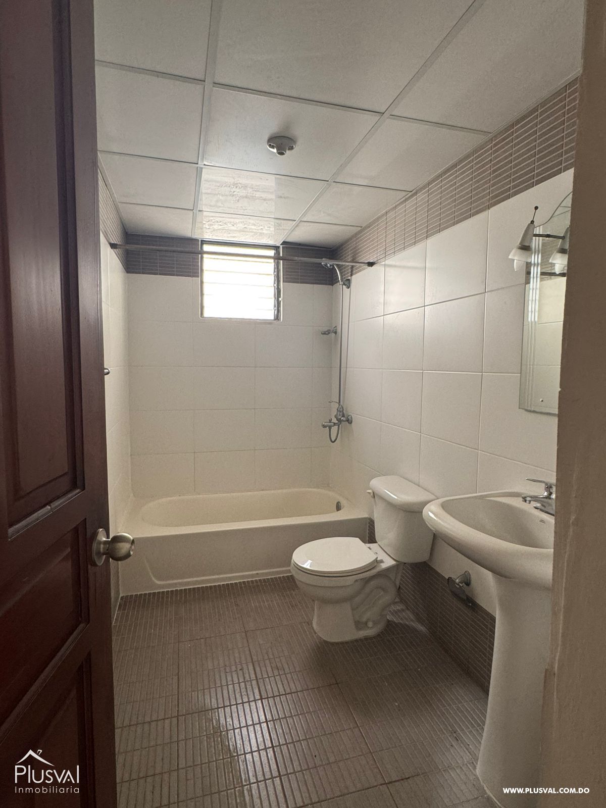 Apartamento en Alquiler en la Av. Bartolomé Colon 497022