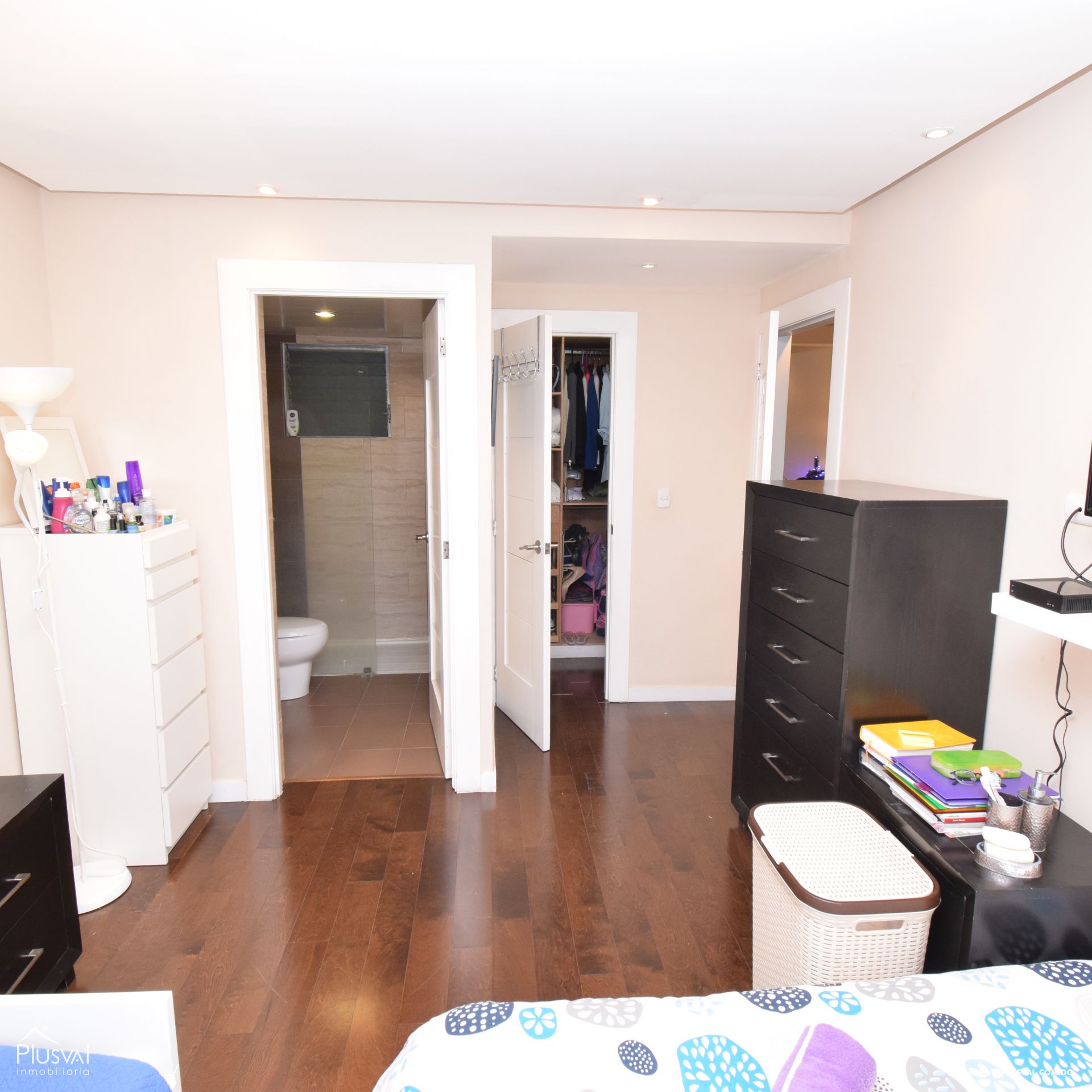 Apartamento en alquiler amueblado en la Av Rómulo Betancourt 157058