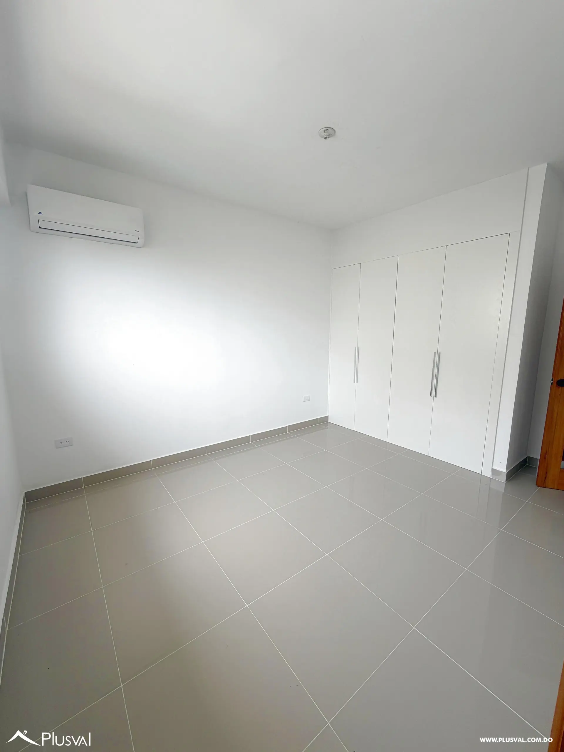 Apartamento en alquiler nuevo a estrenar de 2 habitaciones y 2 parqueos 512235