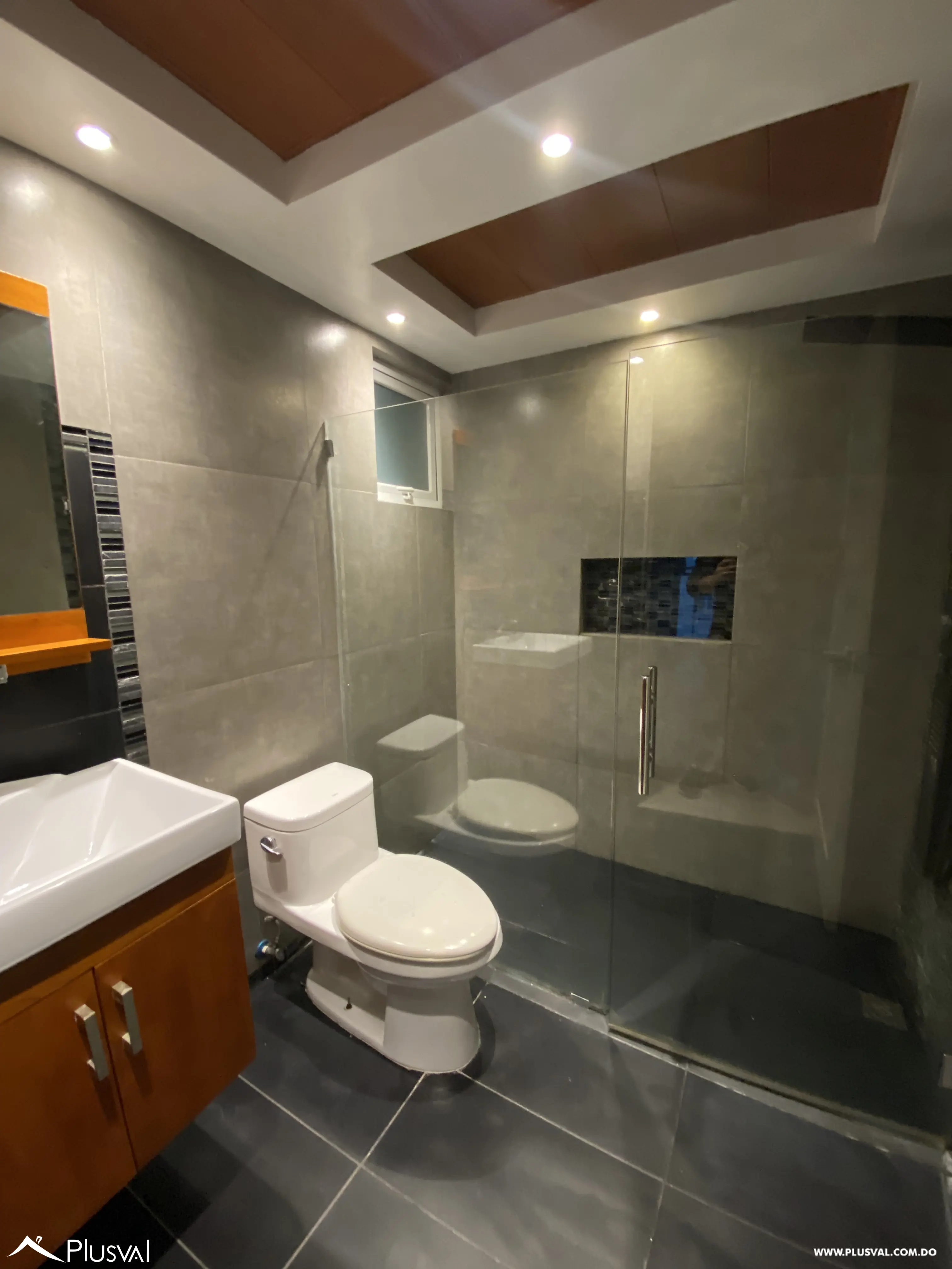Se alquila amplio apartamento en Serralles. 469182