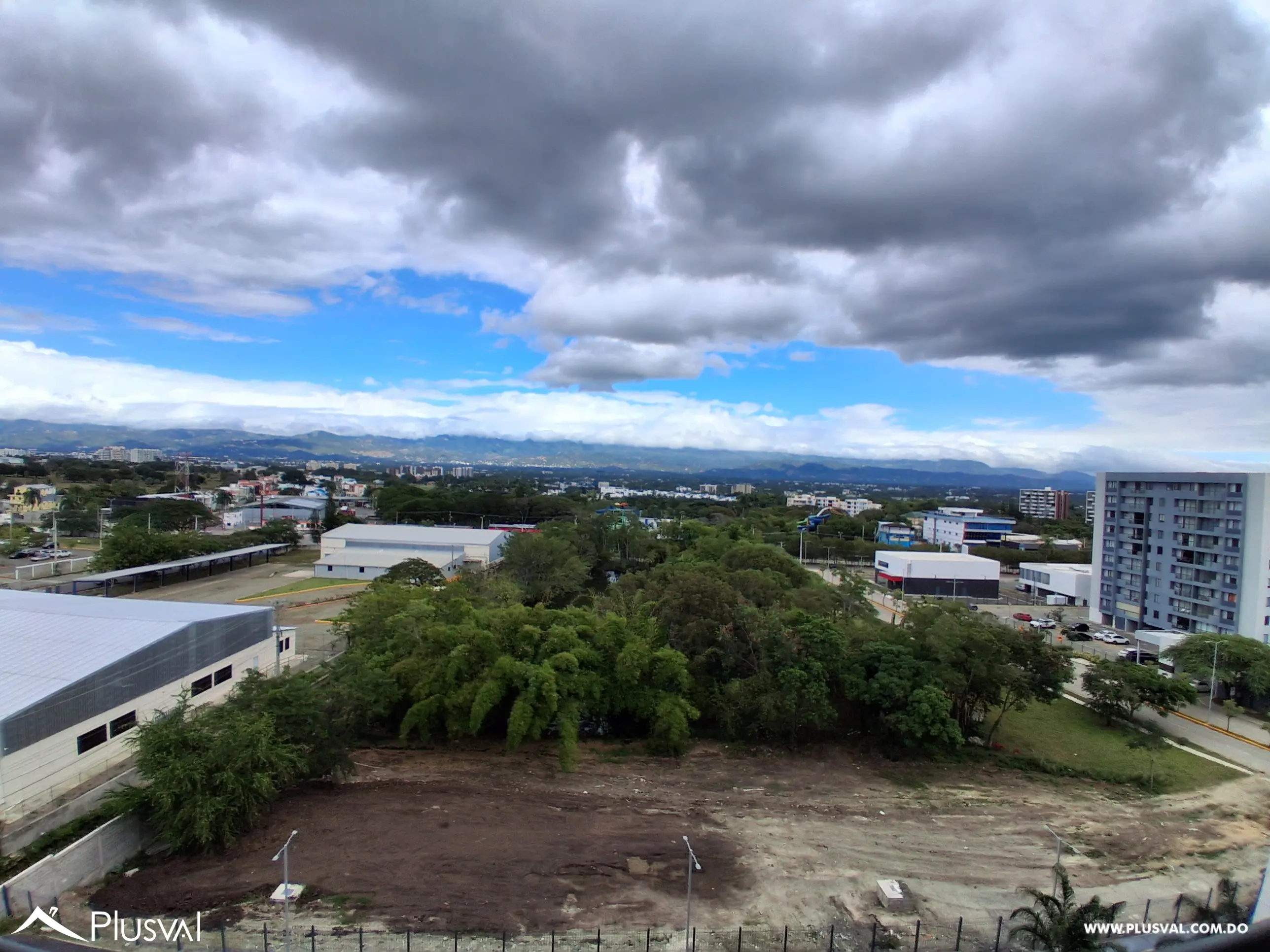 Alquiler de Amplio Apartamento de 3 Habitaciones y Estudio en la Ave. Hispanoaméricana 487350