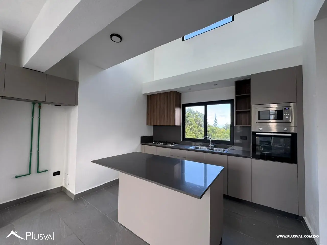 Apartamento tipo penthouse con terrazas y espacios a doble altura en Cabarete 487553