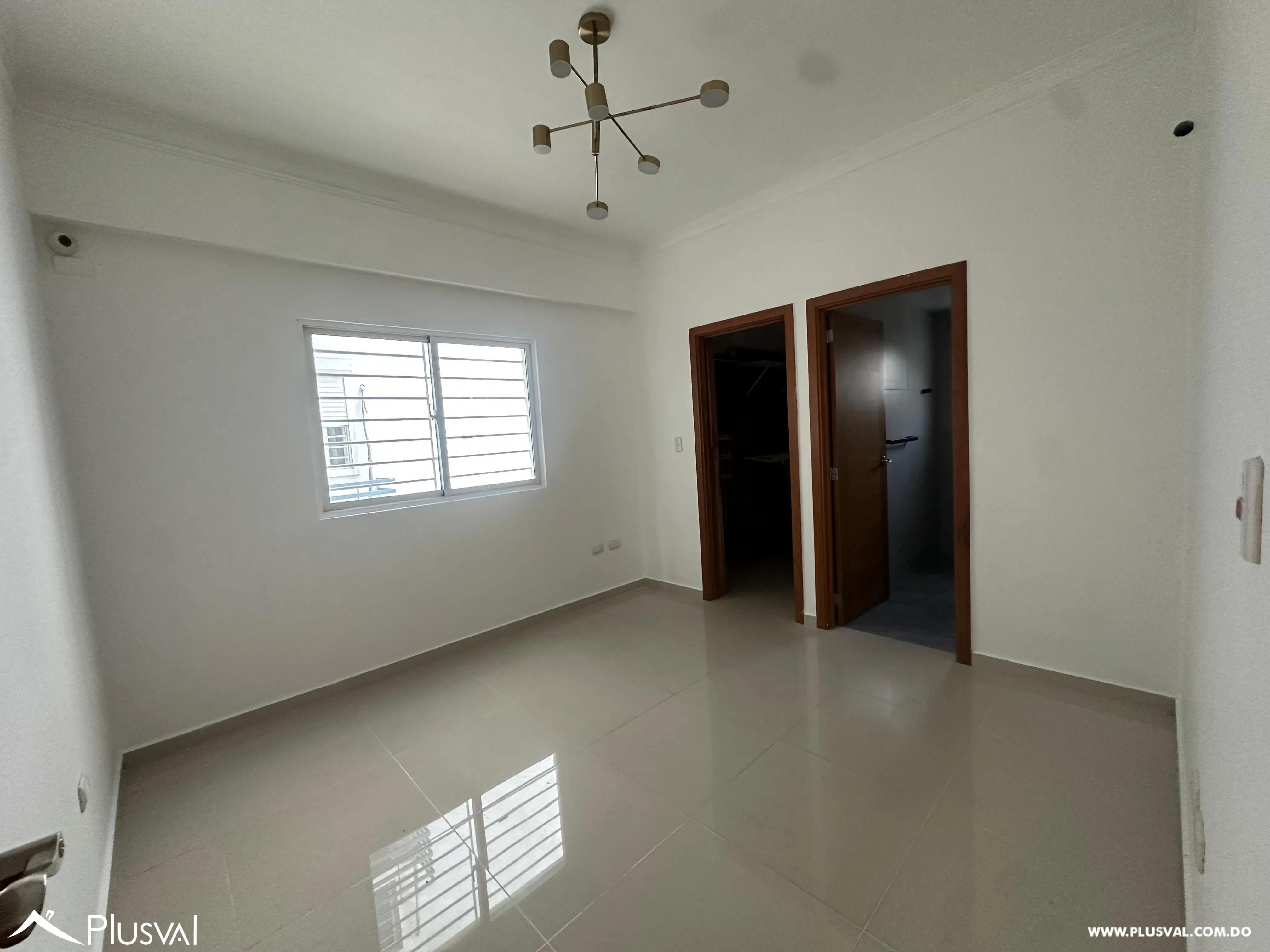 Venta de apartamento de 3 habitaciones en Evaristo Morales 484569