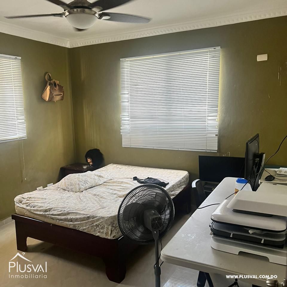 Casa en venta en Santo Domingo Este, mas una segunda casa con jacuzzi en el segundo piso. 381787
