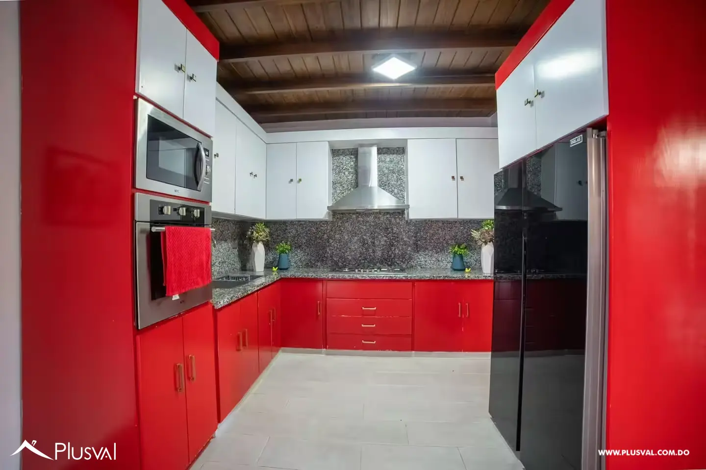 Villa tipo casa de campo en madera rodeada de naturaleza, a solo 30 minutos del Santiago Centro. 527460