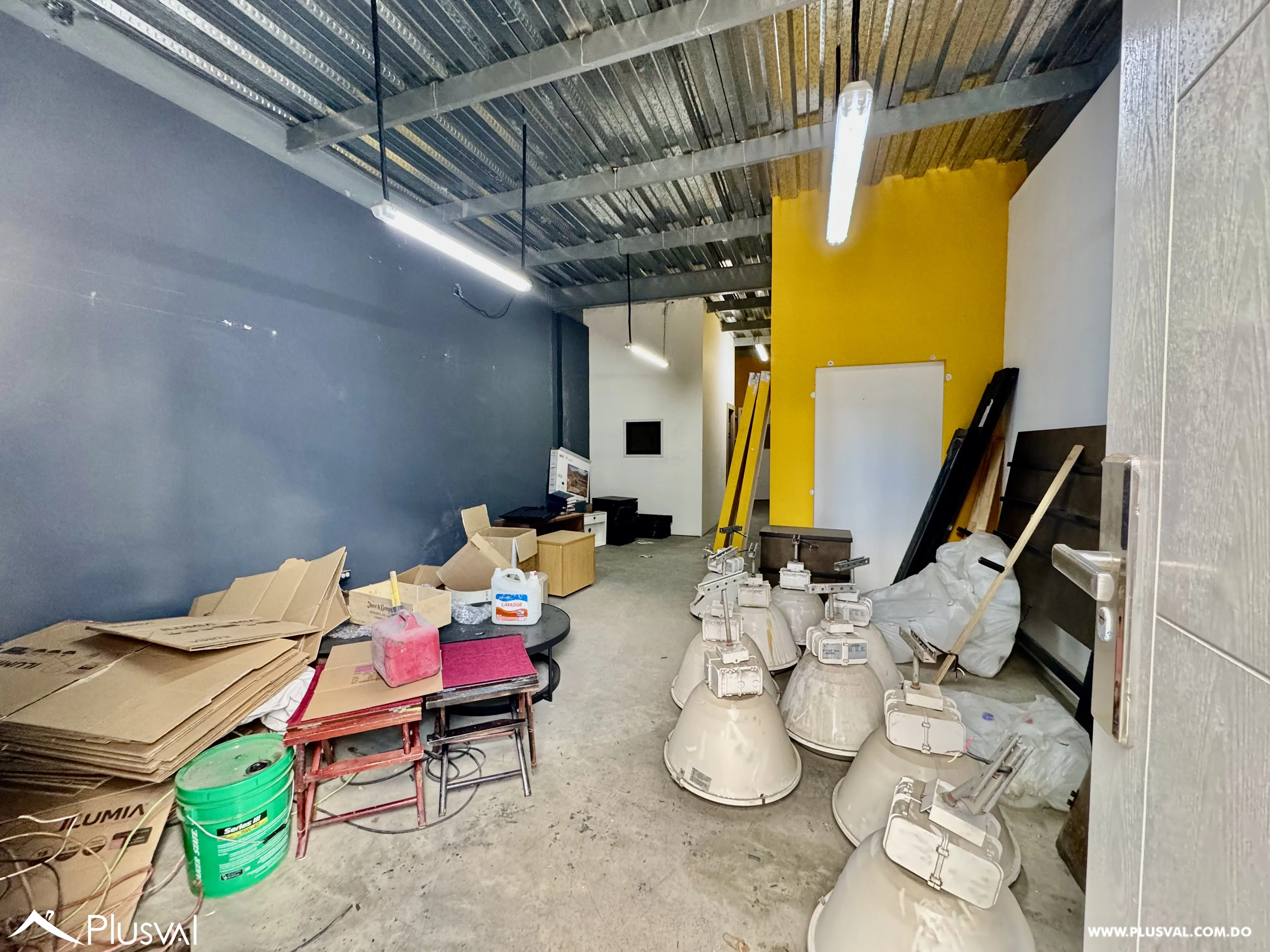 Alquilo Nave de 2 niveles  de 200 Mt2 en La Av. Isabel Aguiar 482815