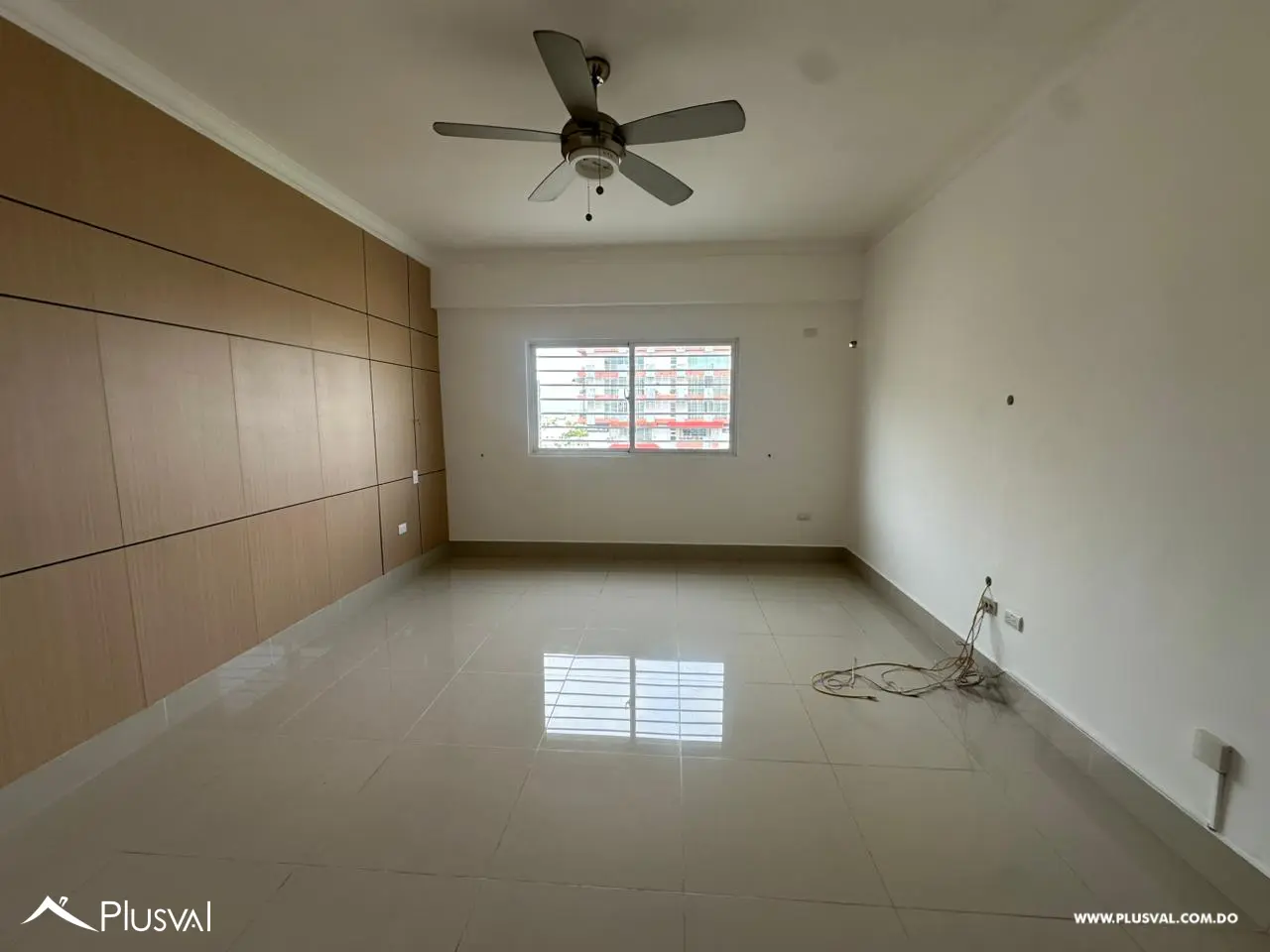 Alquiler de apartamento de 3 habitaciones en Evaristo Morales 470024