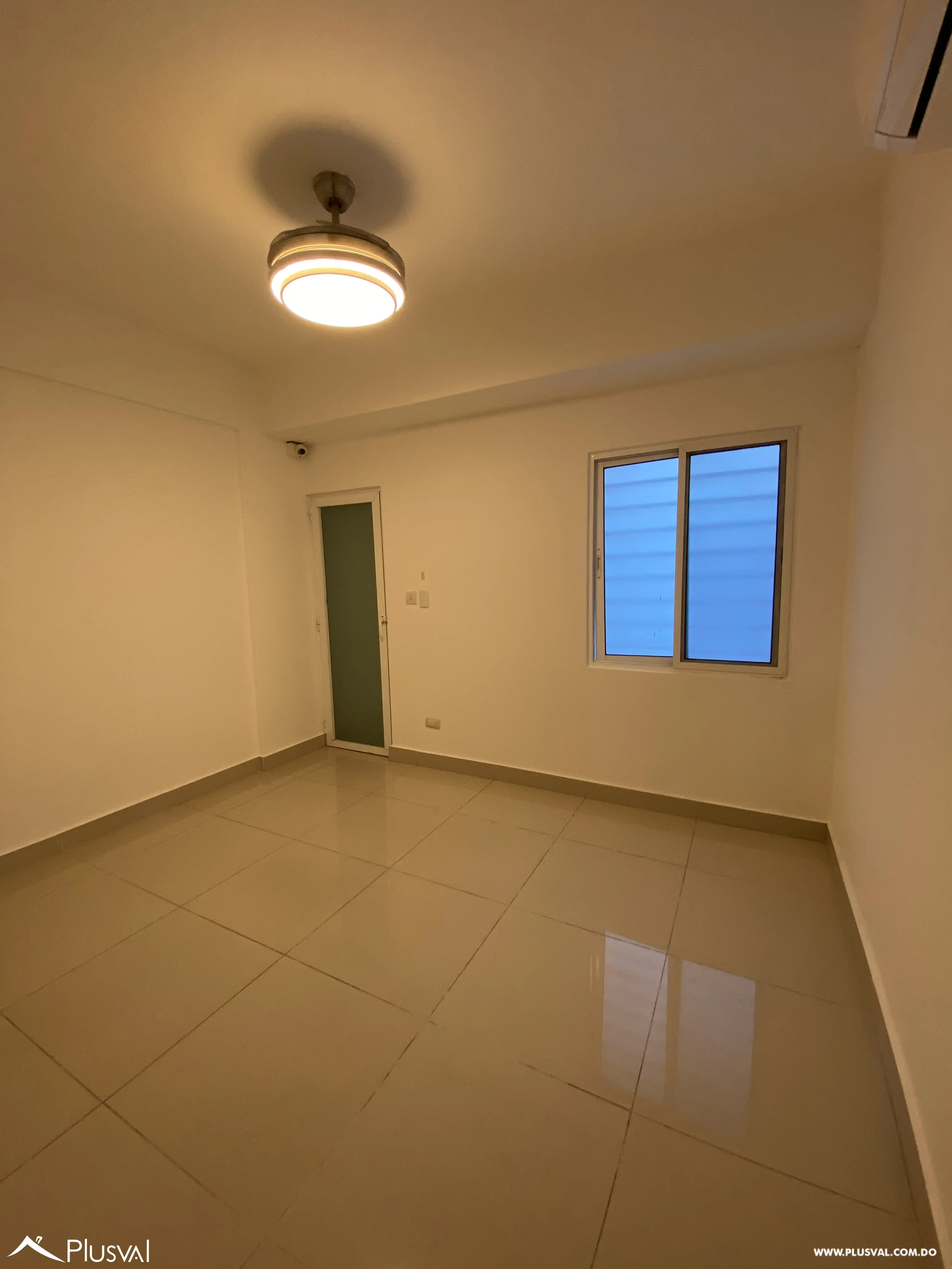 Se alquila amplio apartamento en Serralles. 469179