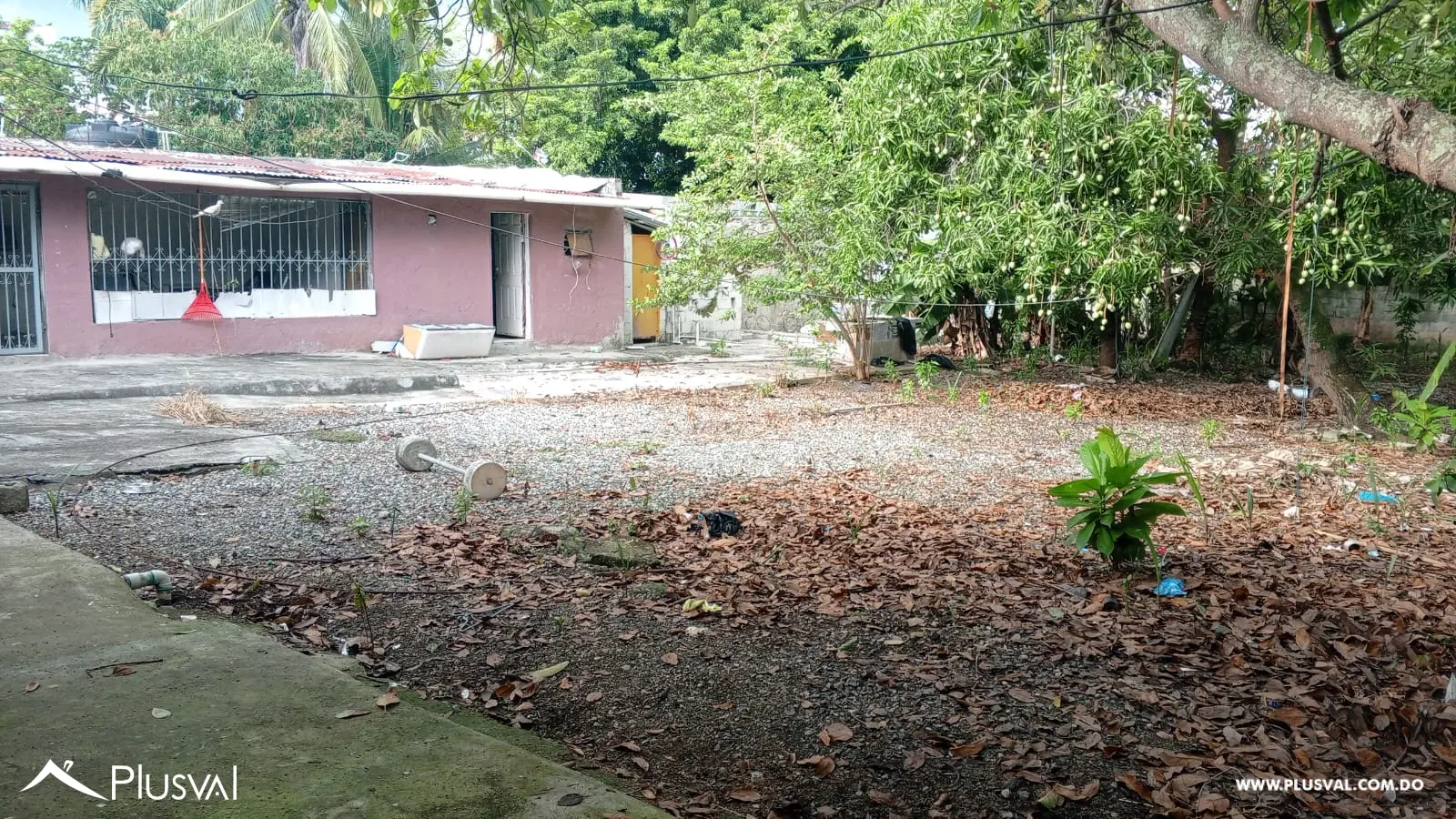 Casa con amplio terreno en Sol de Luz, ideal para uso comercial o desarrollo 499318