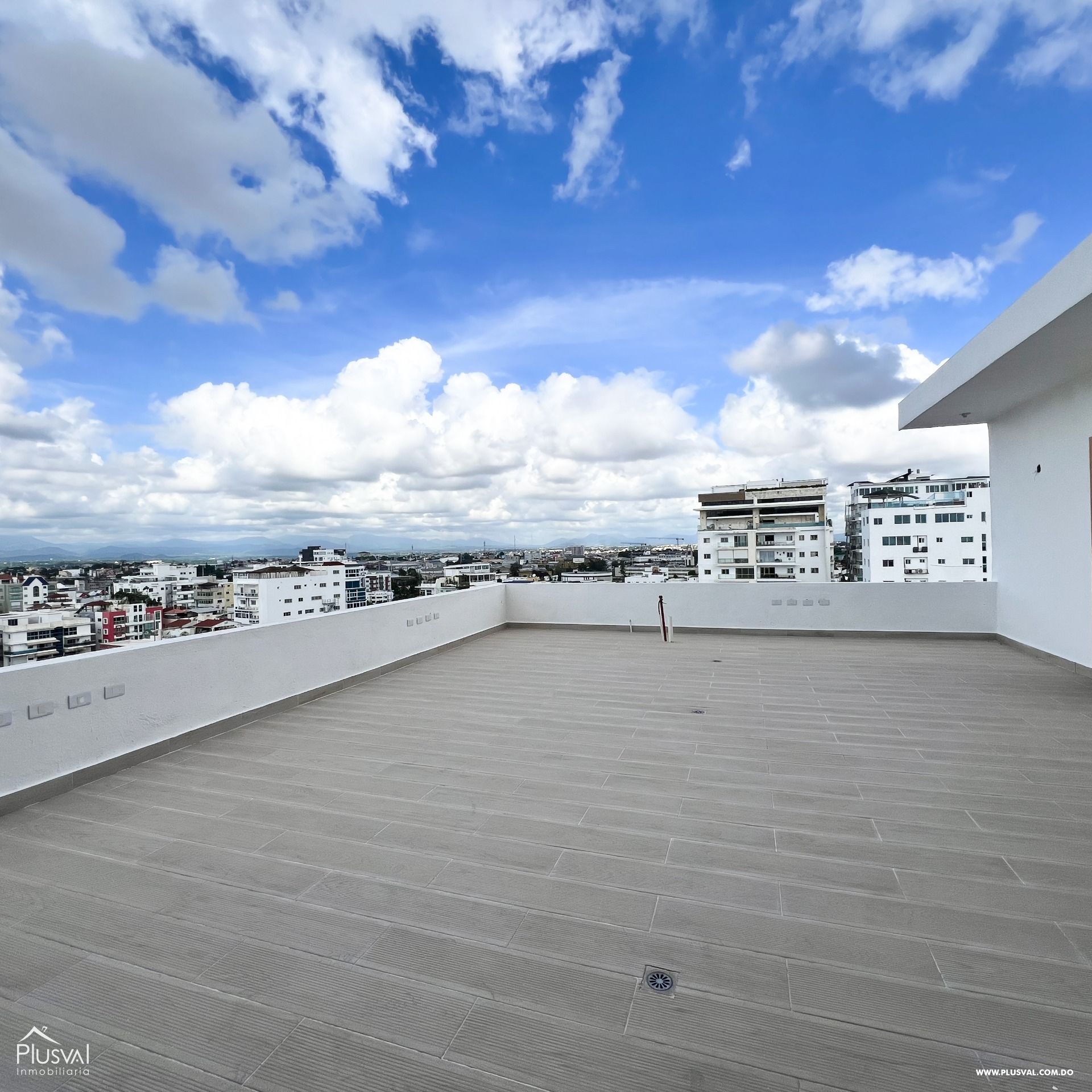 Impresionante PentHouse de tres niveles a pasos del parque Mirador Sur, con ascensor interno. 435401