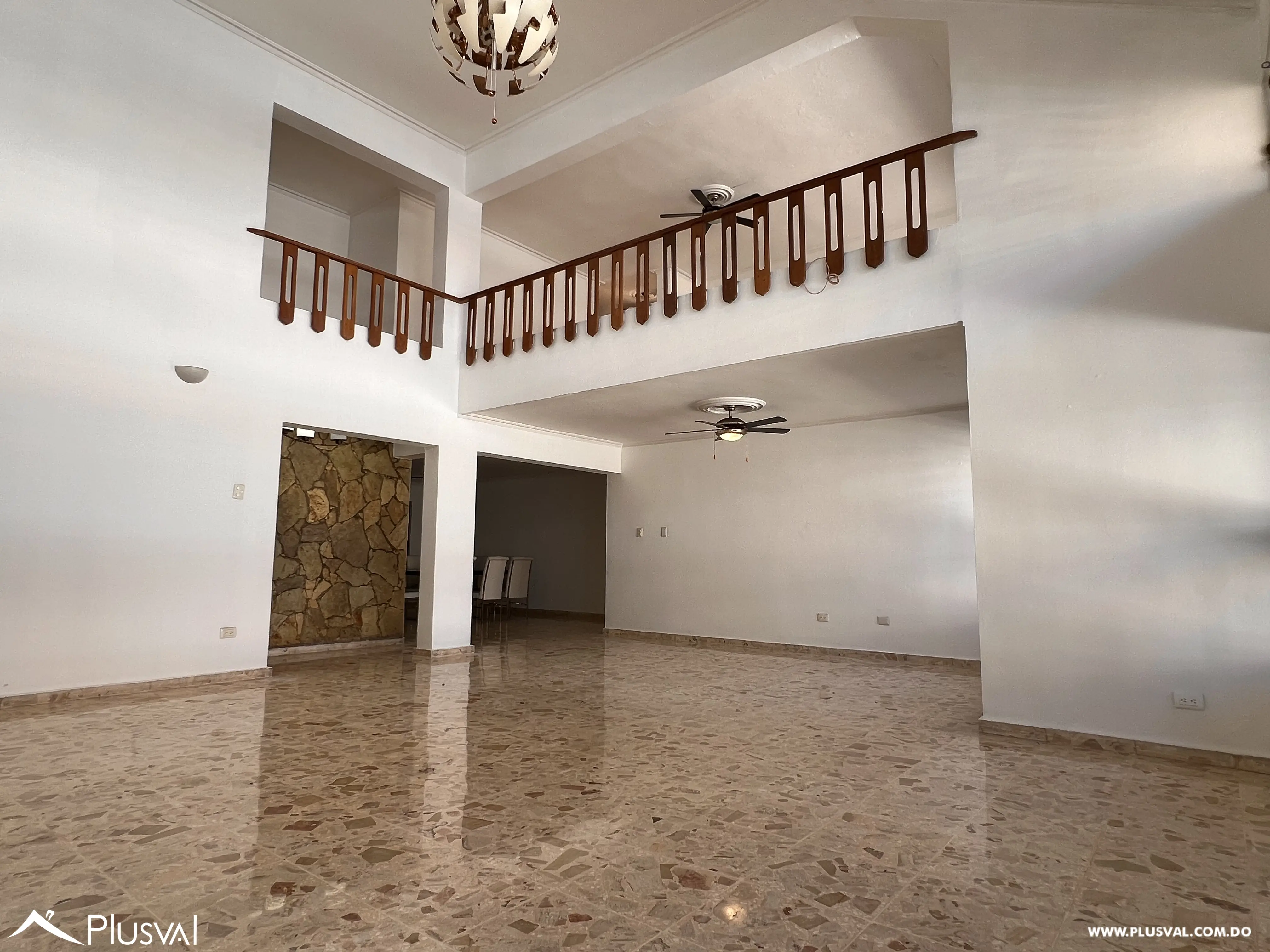 Apartamento muy amplio en Paraíso en Alquiler frente a Agora Mall 512012