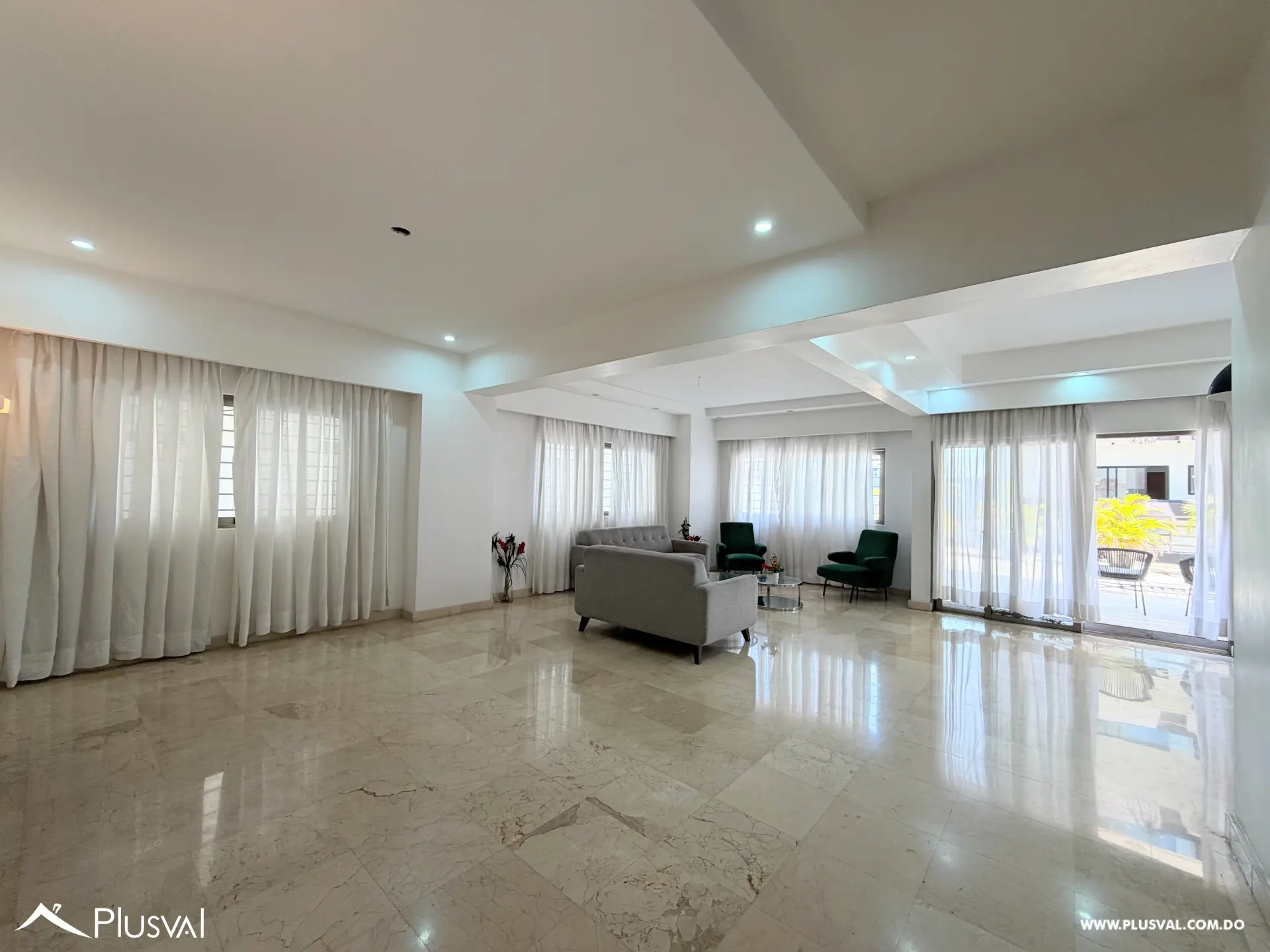 Se vende amplio apartamento de 4 habitaciones en Naco. 536790