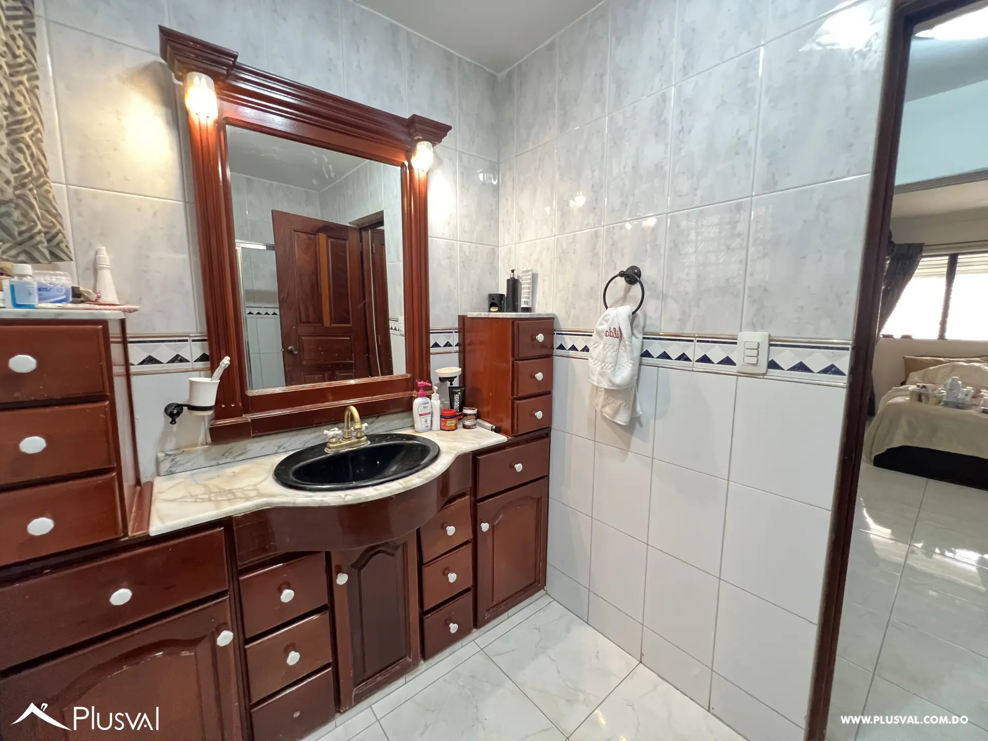 Espacioso apartamento clásico con terraza privada y vista panorámica 494971