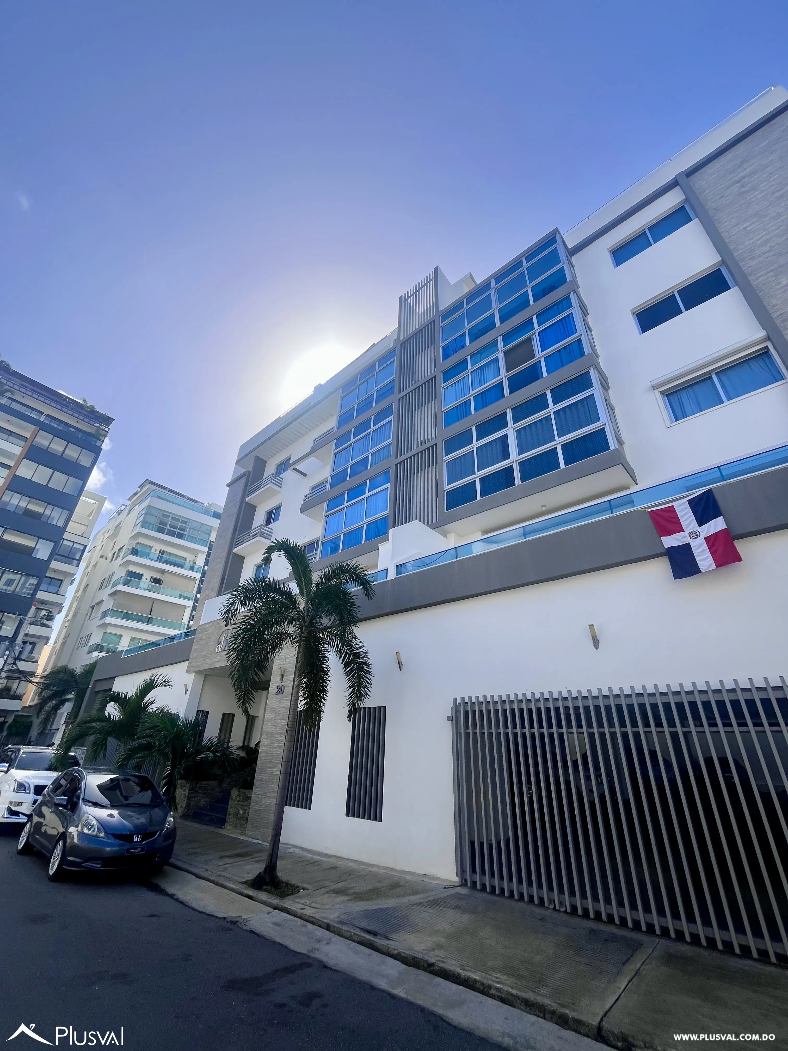 Amplio y moderno  apartamento en venta de  3 habitaciones en el millón 493678