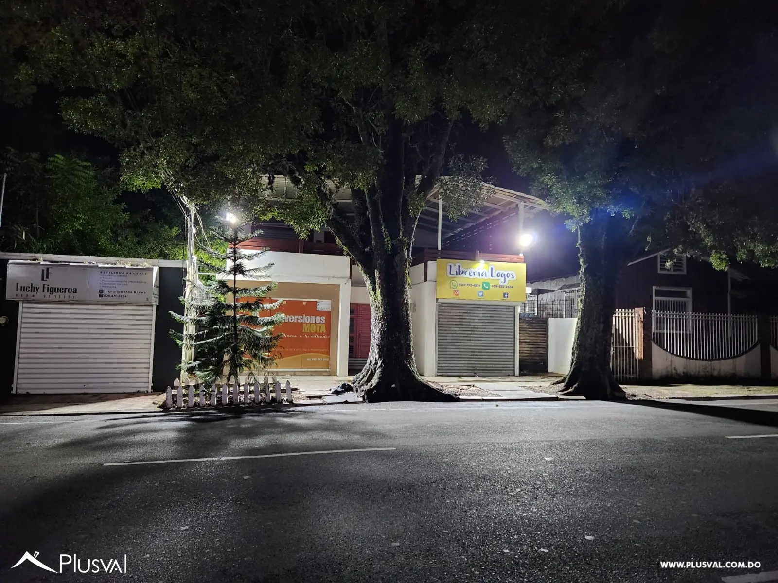 Venta de Plaza Comercial con Tres Locales Disponibles en La Vega 507091