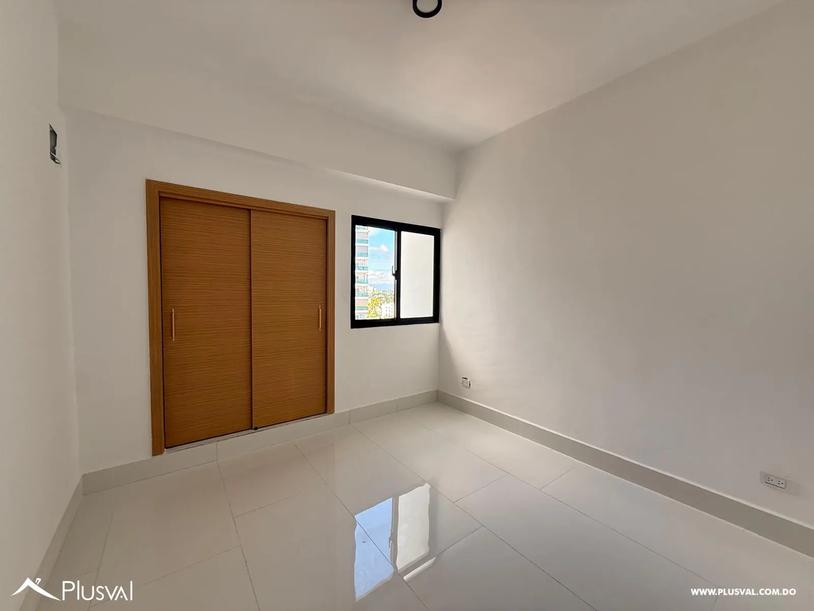 Exclusivo apartamento con balcón tipo terraza en alquiler en Alma Rosa I 478755