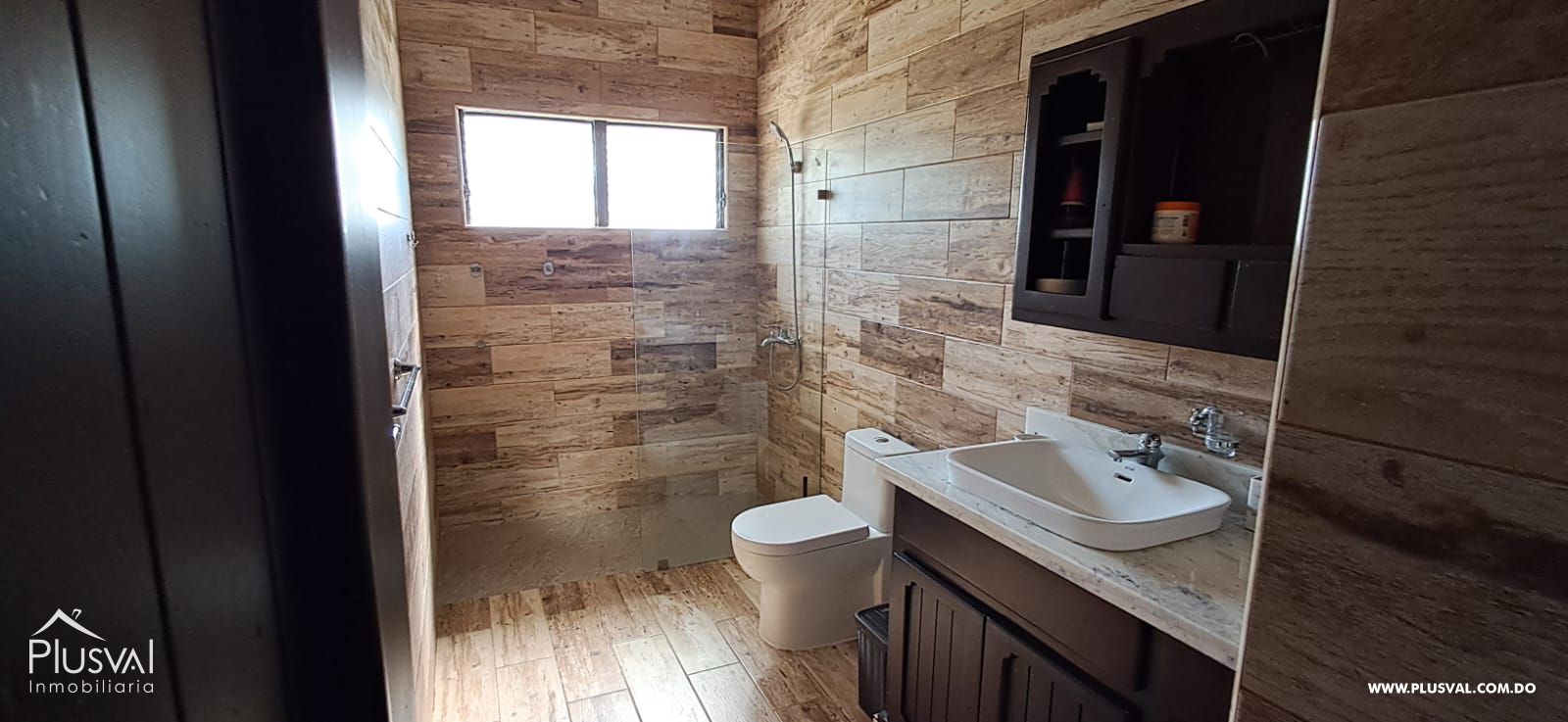 Villa de dos niveles en alquiler en Haina 472991