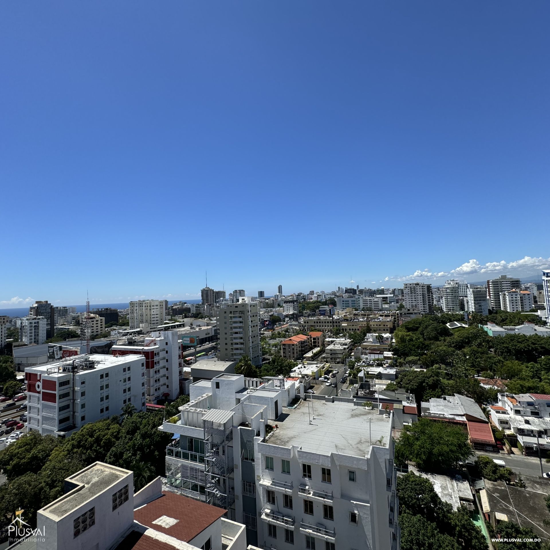 Apartamento en alquiler en Naco, piso 10, con línea blanca. Una habitación y dos baños completos. 391457