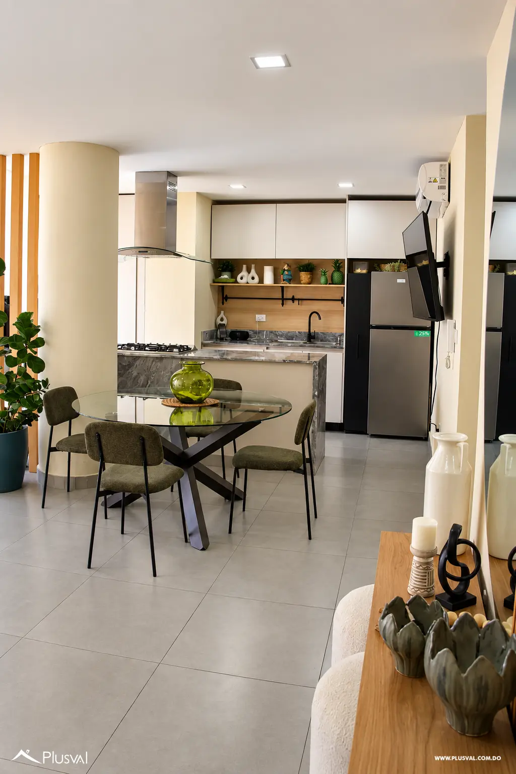 Apartamento en venta en Bella Vista, de tres habitaciones, edif de 7 niveles. 528362